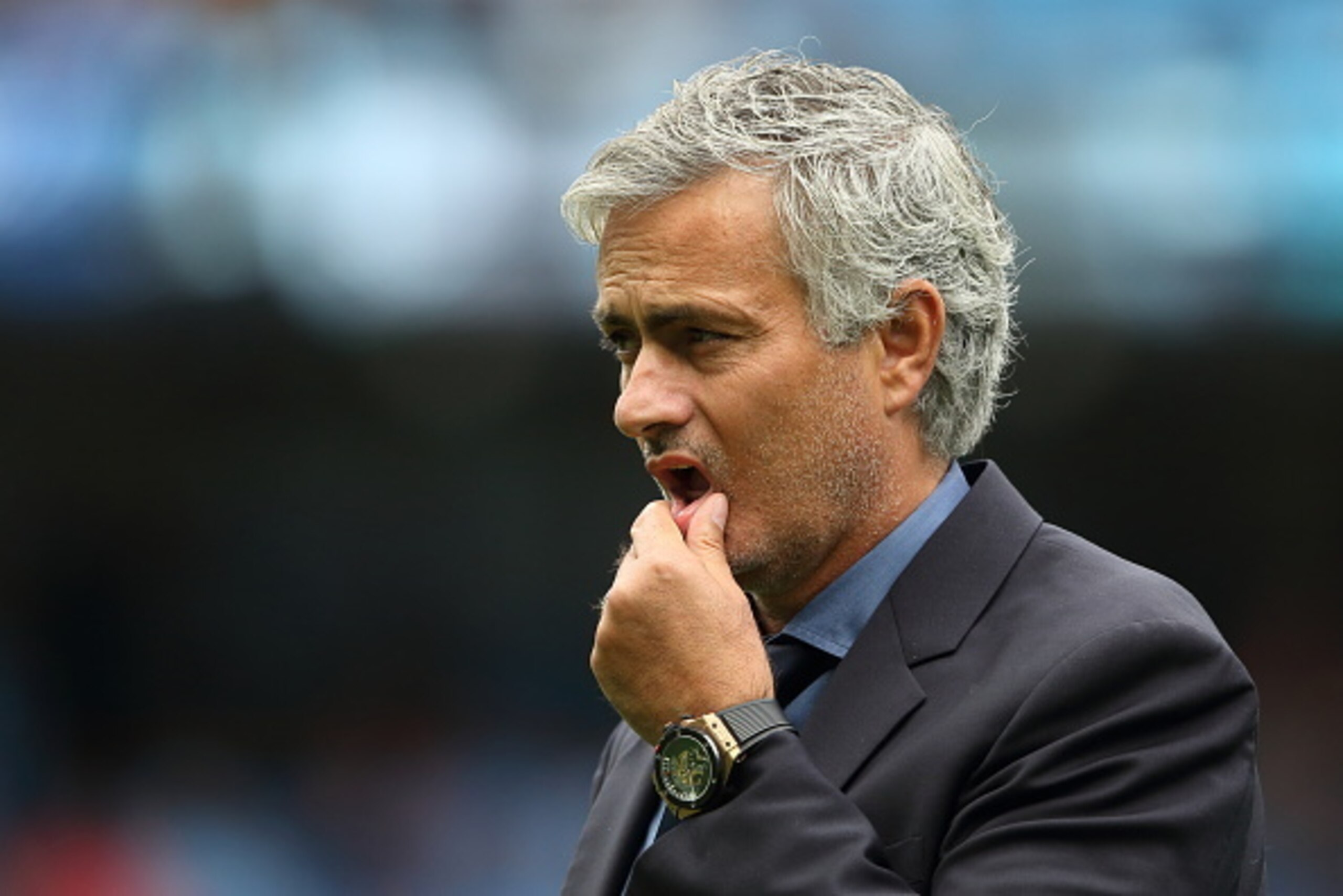 MANCHESTER, ENGLAND - AUGUST 16:  Jose Mourinho the head coach / manager of Chelsea during the Barclays Premier League match between Manchester City and Chelsea at the Etihad Stadium on August 16, 2015 in Manchester, England.  (Photo by Matthew Ashton - A