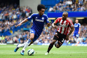 LONDON, ENGLAND - MAY 24: Juan Cuadrado of Chelsea and Jermain Defoe of Sunderland compete for the ball during the Barclays Premier League match between Chelsea and Sunderland at Stamford Bridge on May 24, 2015 in London, England.  (Photo by Mike Hewitt/G