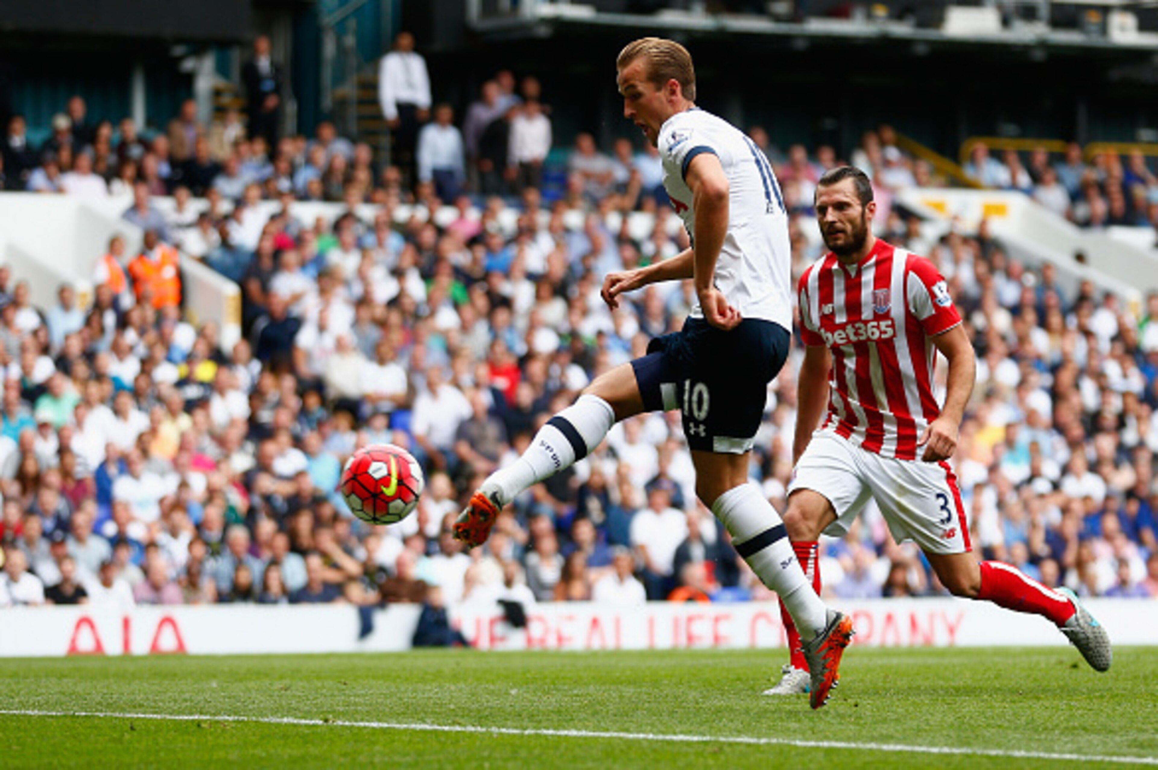 LONDON, ENGLAND - AUGUST 15: Harry Kane of Tottenham Hotspur misses a chance during the Barclays Premier League match between Tottenham Hotspur and Stoke City at White Hart Lane on August 15, 2015 in London, United Kingdom.  (Photo by Julian Finney/Getty 