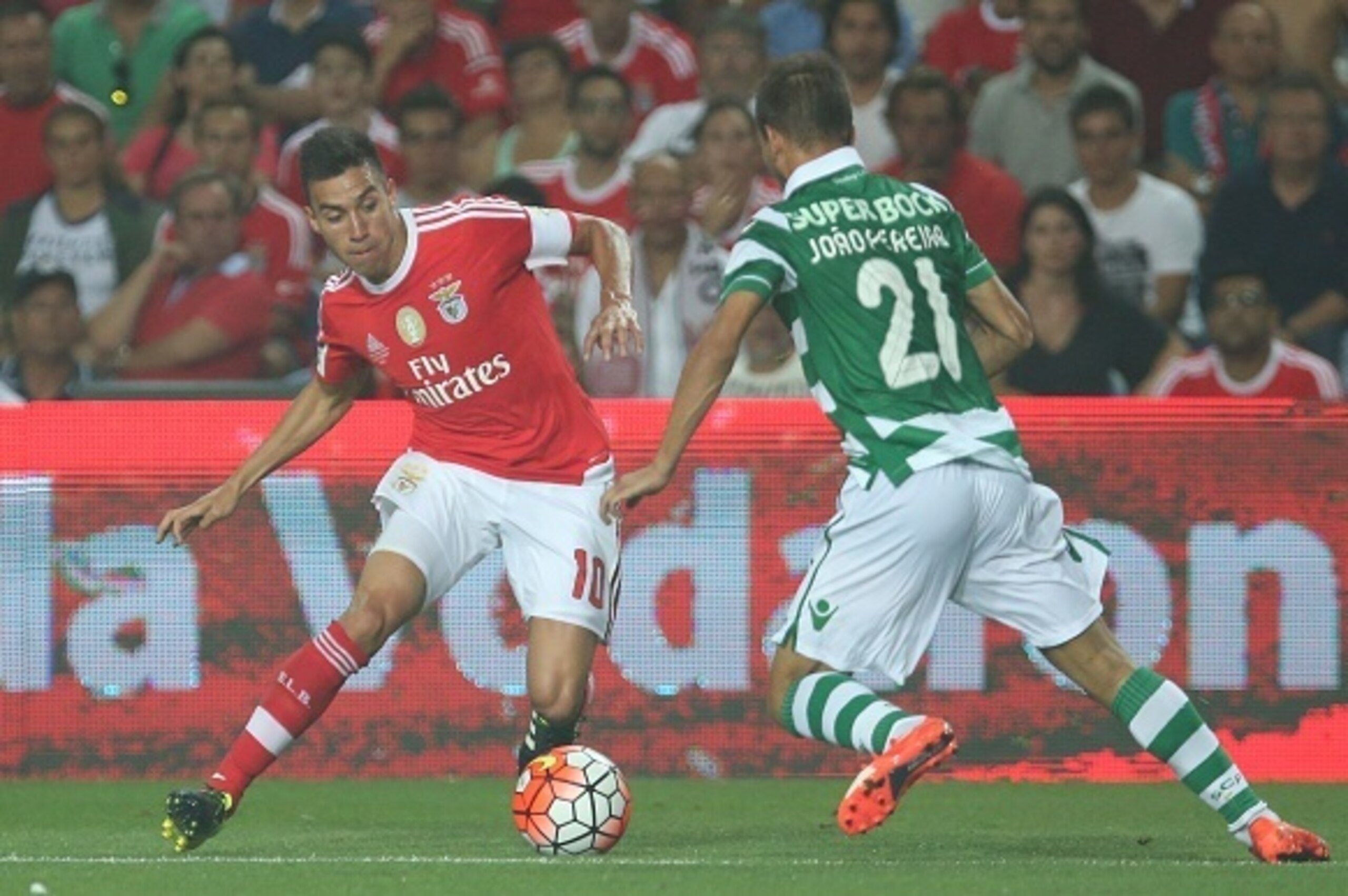 FARO, PORTUGAL - AUGUST 09: SL Benfica's midfielder Nico Gaitan in action during the Portuguese Super Cup match between SL Benfica and Sporting CP at Estadio Algarve on August 9, 2015 in Faro, Portugal. (Photo by Gualter Fatia/Getty Images)