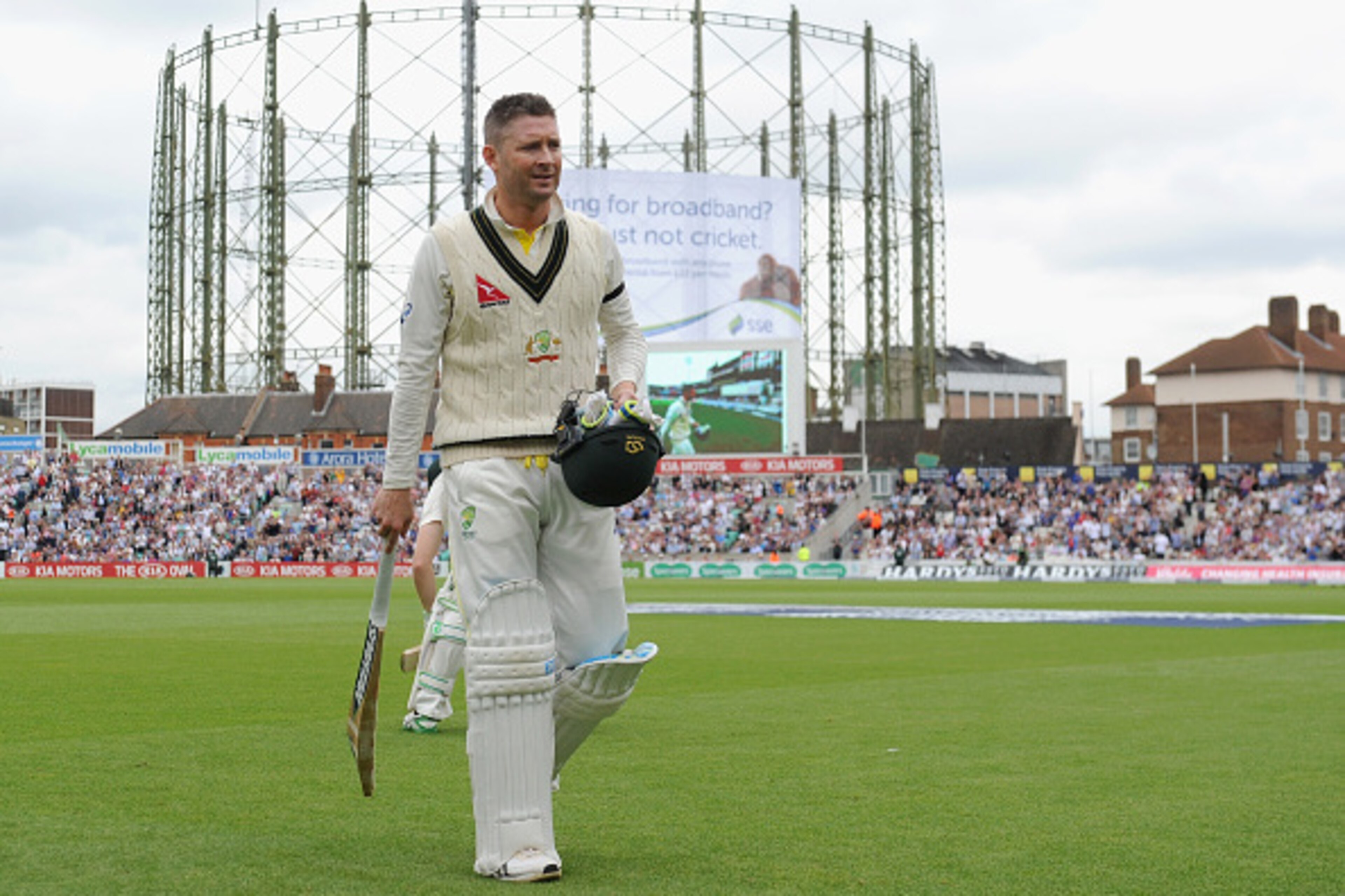 LONDON, ENGLAND - AUGUST 20:  Australian captain Michael Clarke leaves the field after being dismissed by Ben Stokes of England during day one of the 5th Investec Ashes Test match between England and Australia at The Kia Oval on August 20, 2015 in London,