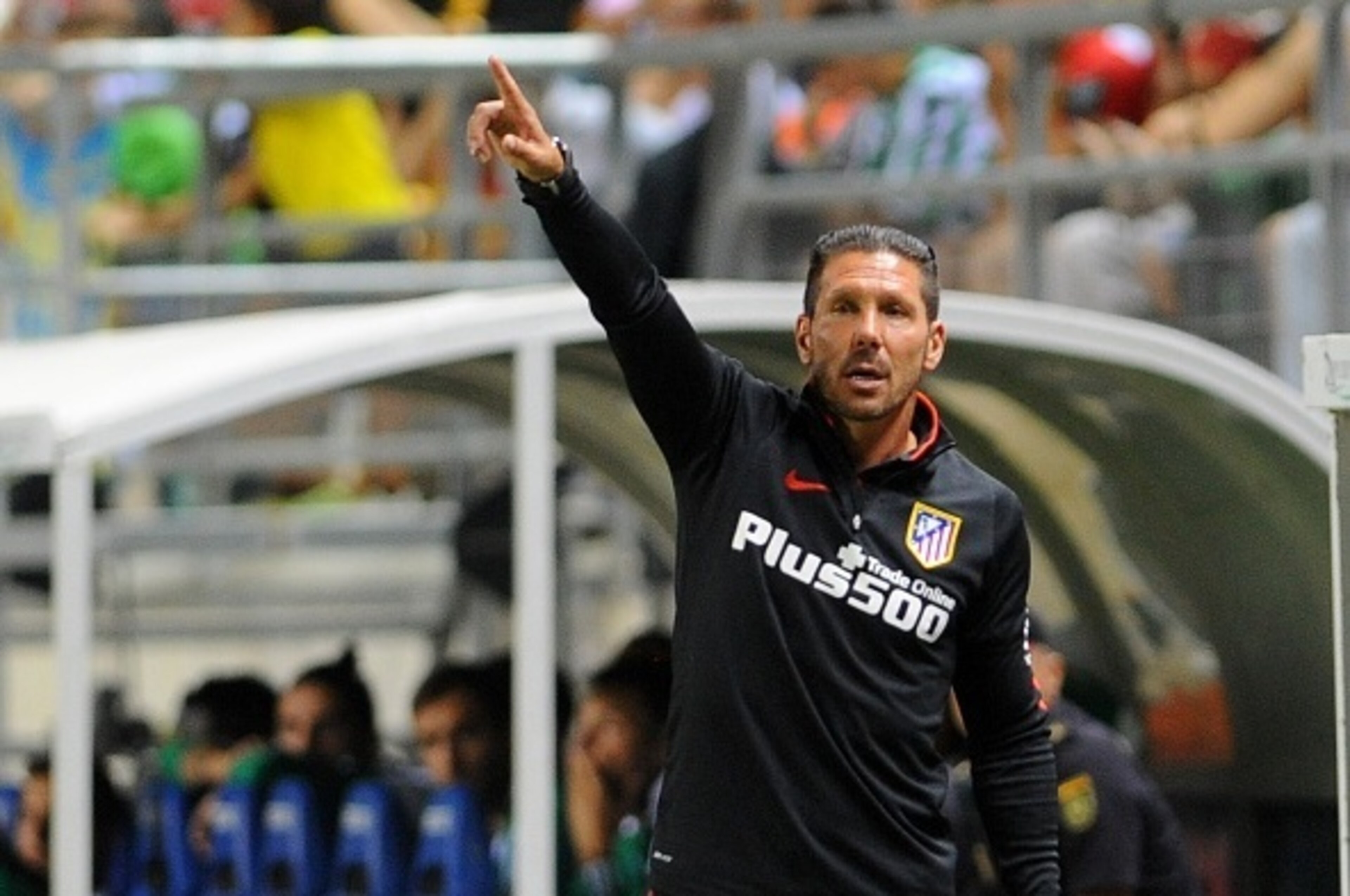 Atletico Madrid's Argentinian coach Diego Simeone gestures during the Trofeo Carranza football match Atletico de Madrid vs Betis at the Ramon de Carranaza stadium in Cadiz on August 15, 2015. AFP PHOTO / CRISTINA QUICLER        (Photo credit should read C