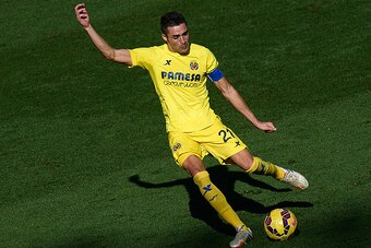 VILLARREAL, SPAIN - DECEMBER 21:  Bruno Soriano of Villarreal in action during the La Liga match between Villarreal CF and Deportivo de La Coruna at El Madrigal on December 21, 2014 in Villarreal, Spain.  (Photo by Manuel Queimadelos Alonso/Getty Images)