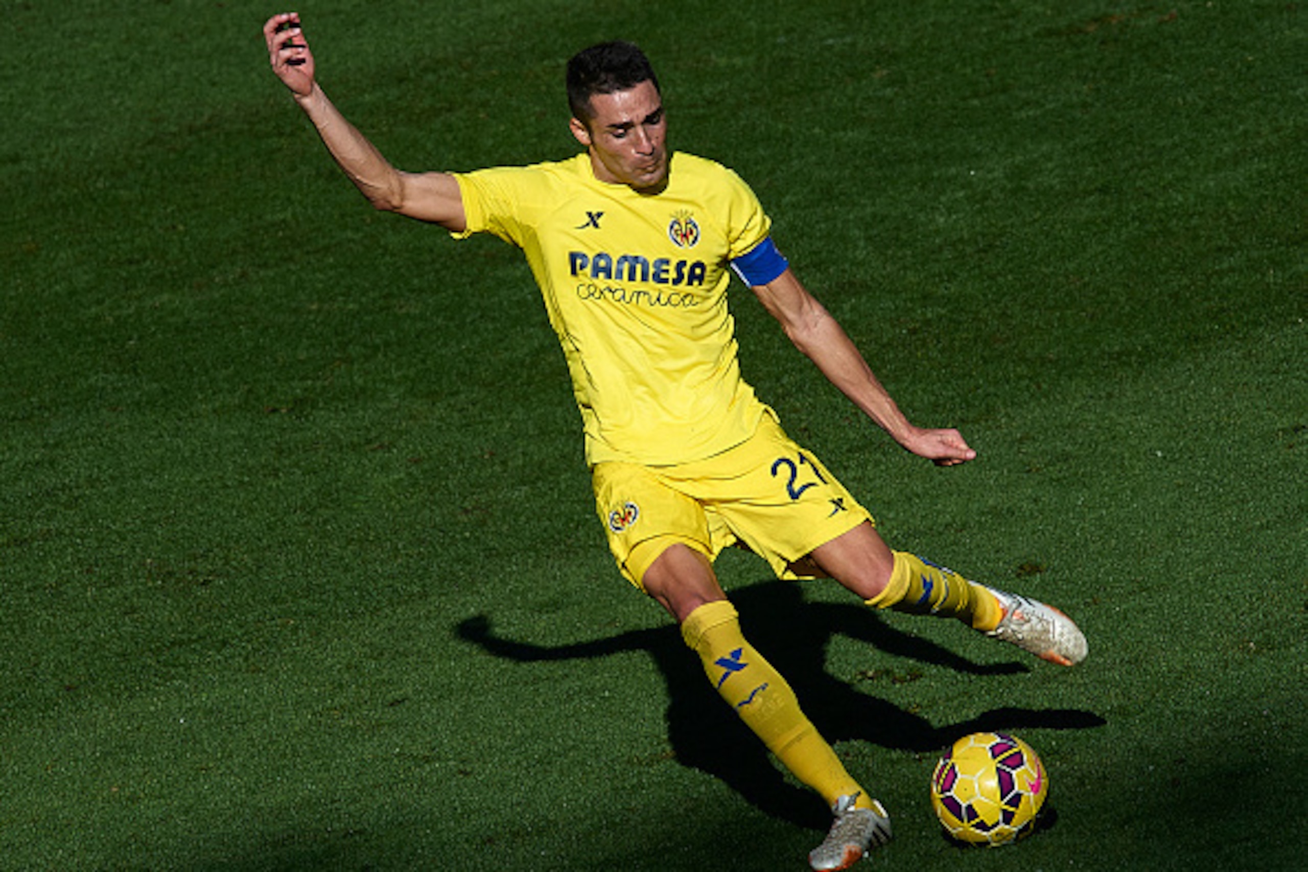 VILLARREAL, SPAIN - DECEMBER 21:  Bruno Soriano of Villarreal in action during the La Liga match between Villarreal CF and Deportivo de La Coruna at El Madrigal on December 21, 2014 in Villarreal, Spain.  (Photo by Manuel Queimadelos Alonso/Getty Images)