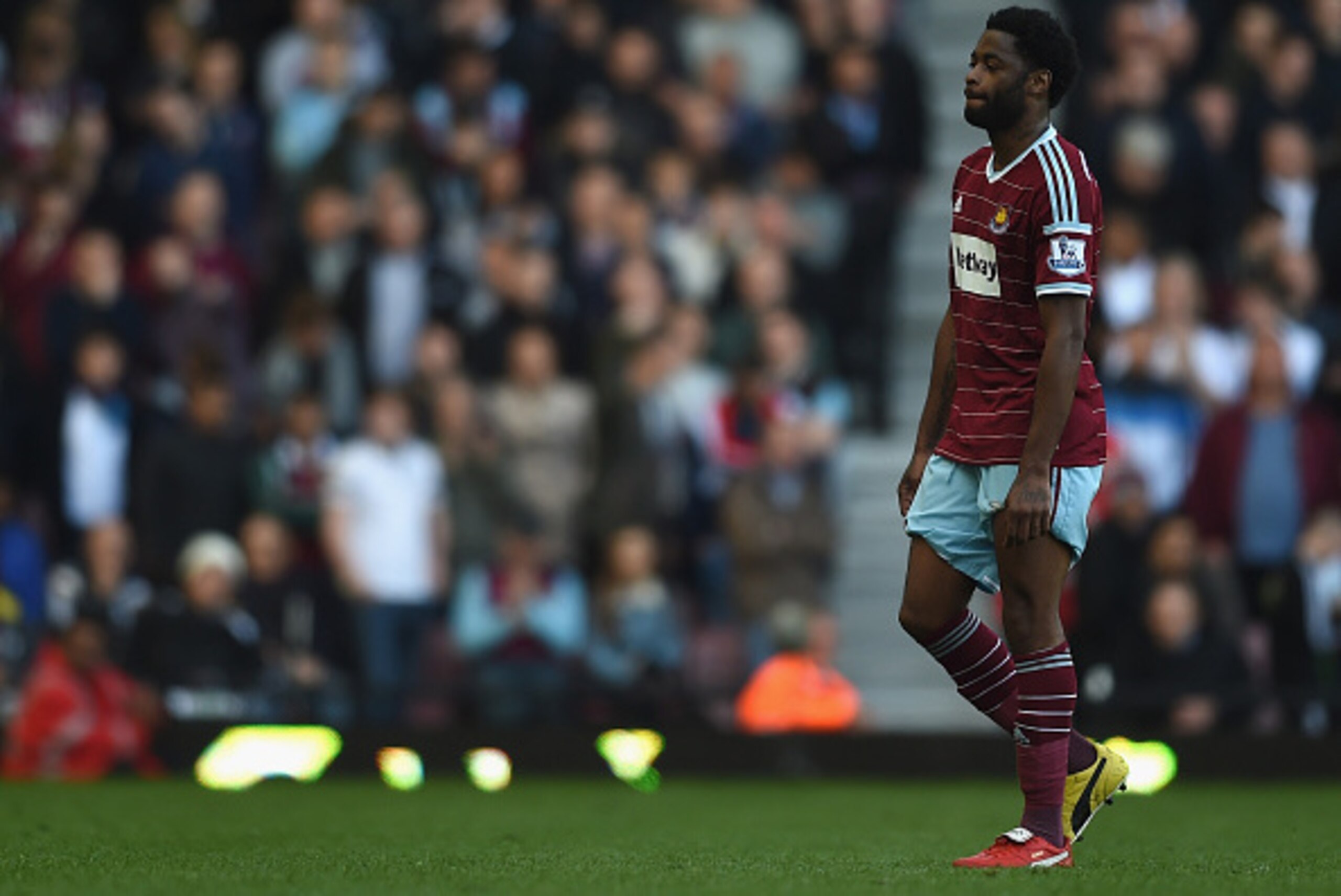 LONDON, ENGLAND - APRIL 11:  Alex Song of West Ham looks dejected as he is substituted during the Barclays Premier League match between West Ham United and Stoke City at Boleyn Ground on April 11, 2015 in London, England.  (Photo by Christopher Lee/Getty 