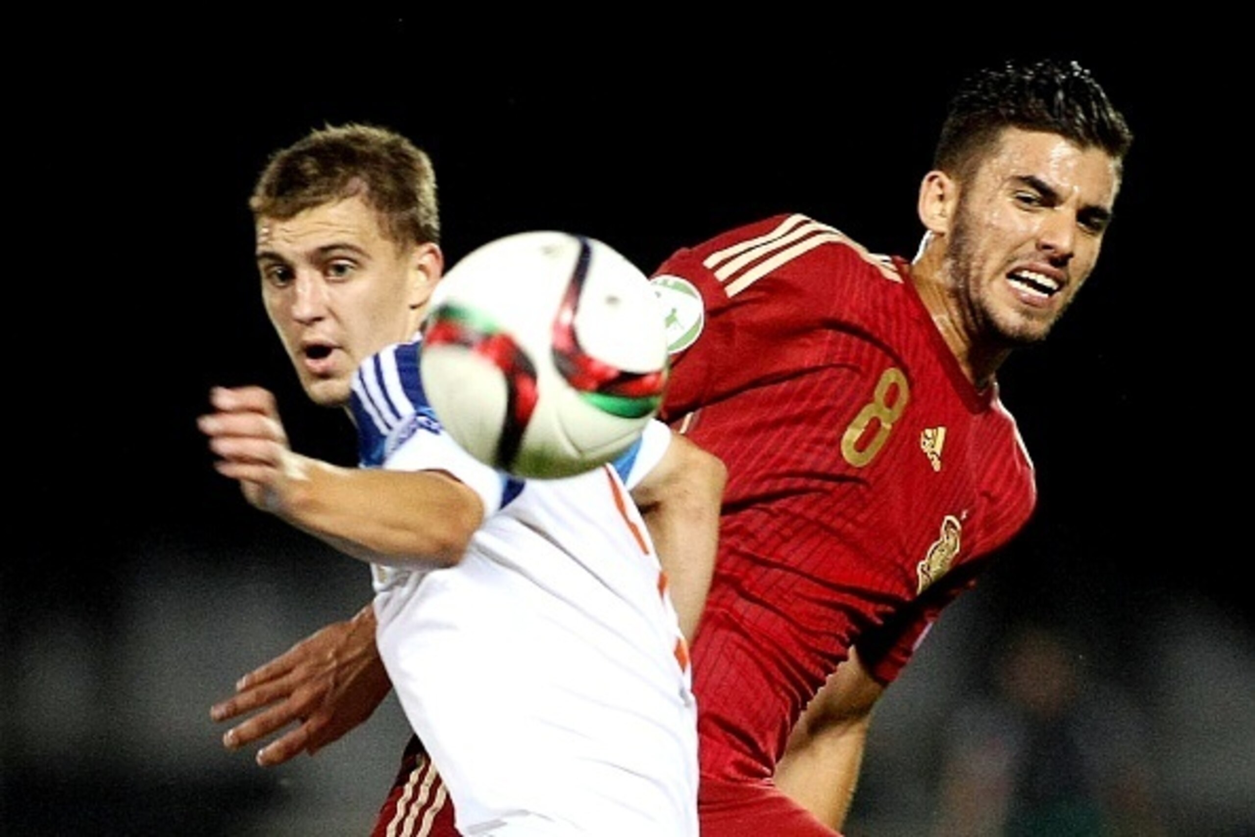 Russia's Denis Yakuba (L) vies for the ball with Spain's Dani Ceballos (R) during the UEFA 2015 European U-19 Championship final football match between Russia and Spain at the Municipal Stadium in Katerini, Greece, on July 19, 2015. AFP PHOTO / STRINGER  