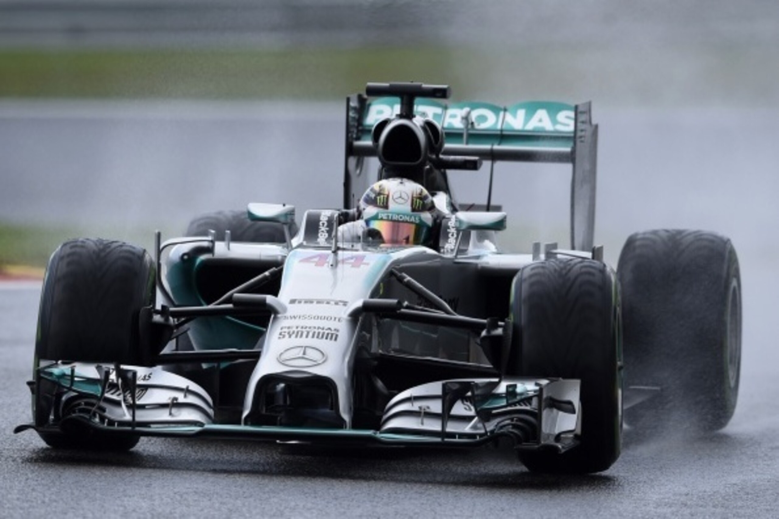Mercedes-AMG's British driver  Lewis Hamilton drives during the qualifying session at the Spa-Francorchamps ciruit in Spa on August 23, 2014 ahead of the Belgium Formula One Grand Prix.      AFP PHOTO / JOHN THYS        (Photo credit should read JOHN THYS