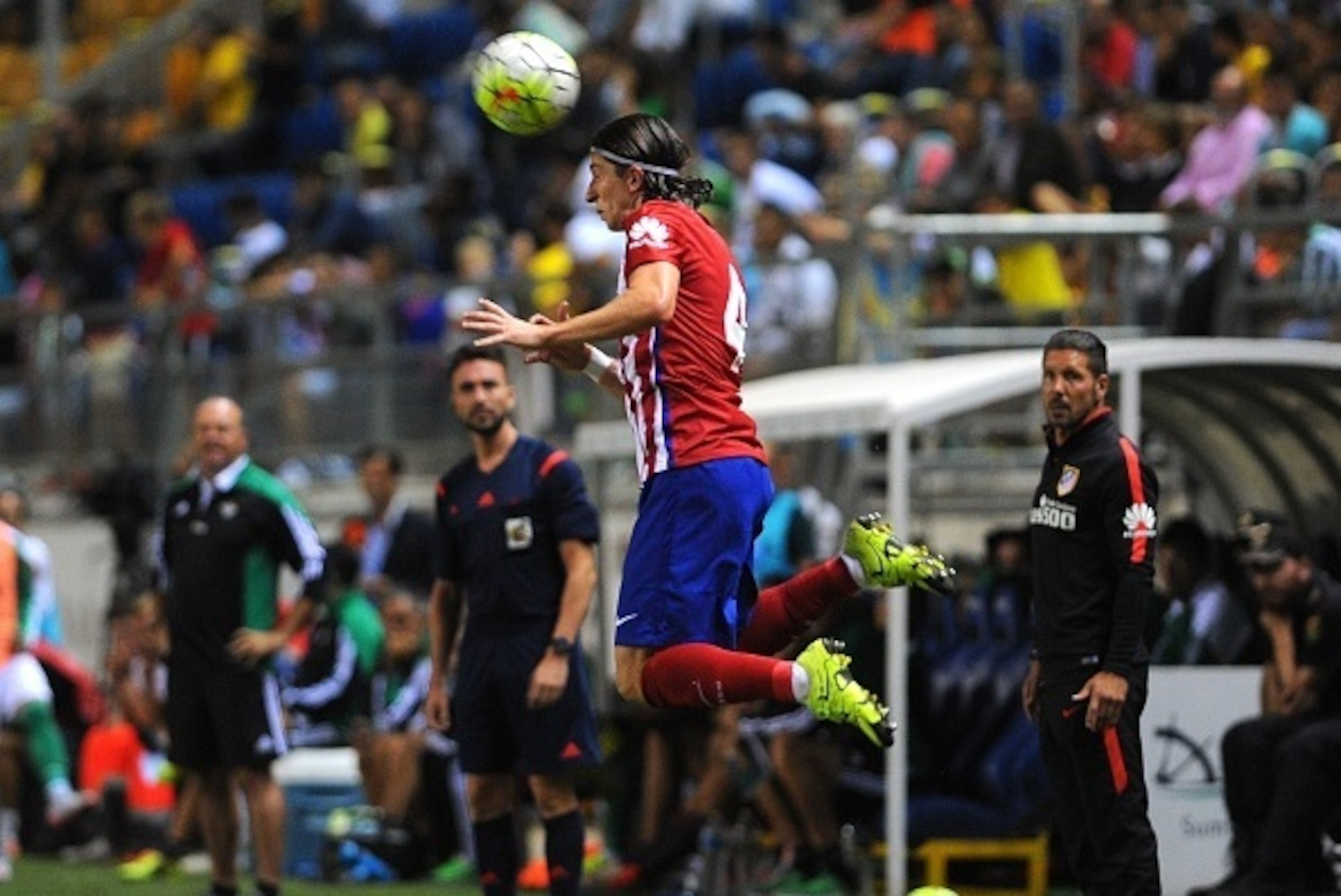 Atletico Madrid's Brazilian defender Filipe Luis heads the ball during the Trofeo Carranza football match Atletico de Madrid vs Betis at the Ramon de Carranaza stadium in Cadiz on August 15, 2015. AFP PHOTO / CRISTINA QUICLER        (Photo credit should r