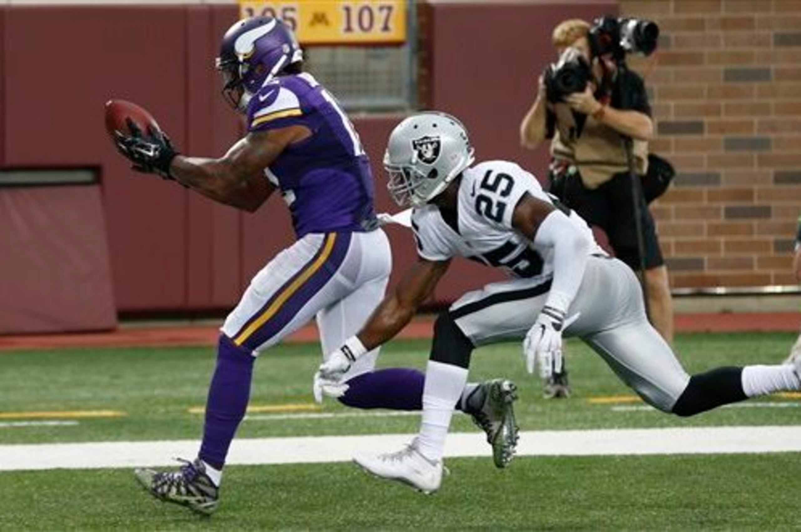 No. 25 D.J. Hayden beat in coverage by Charles Johnson