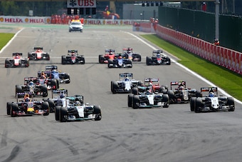 SPA, BELGIUM - AUGUST 23:  Lewis Hamilton of Great Britain and Mercedes GP leads the field at the start of the Formula One Grand Prix of Belgium at Circuit de Spa-Francorchamps on August 23, 2015 in Spa, Belgium.  (Photo by Mark Thompson/Getty Images)