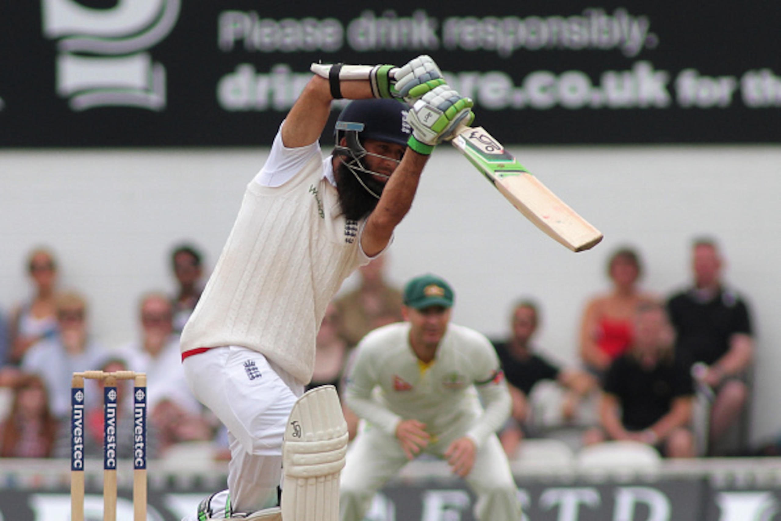 LONDON, ENGLAND - AUGUST 23: Moeen Ali of England hits out during day four of the 5th Investec Ashes Test match between England and Australia at The Kia Oval on August 23, 2015 in London, United Kingdom. (Photo by Mitchell Gunn/Getty Images)