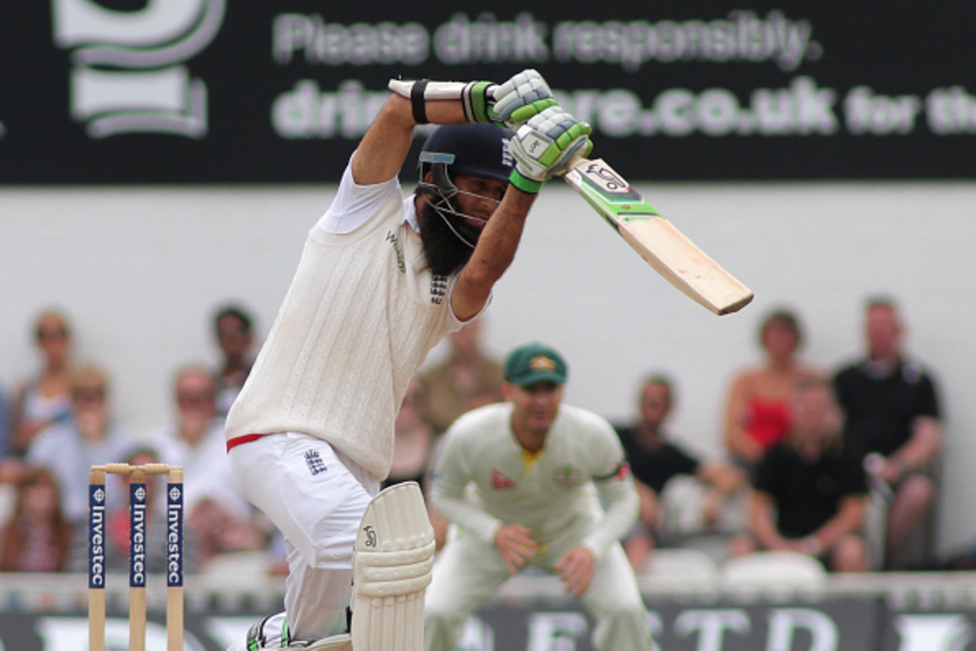LONDON, ENGLAND - AUGUST 23: Moeen Ali of England hits out during day four of the 5th Investec Ashes Test match between England and Australia at The Kia Oval on August 23, 2015 in London, United Kingdom. (Photo by Mitchell Gunn/Getty Images)
