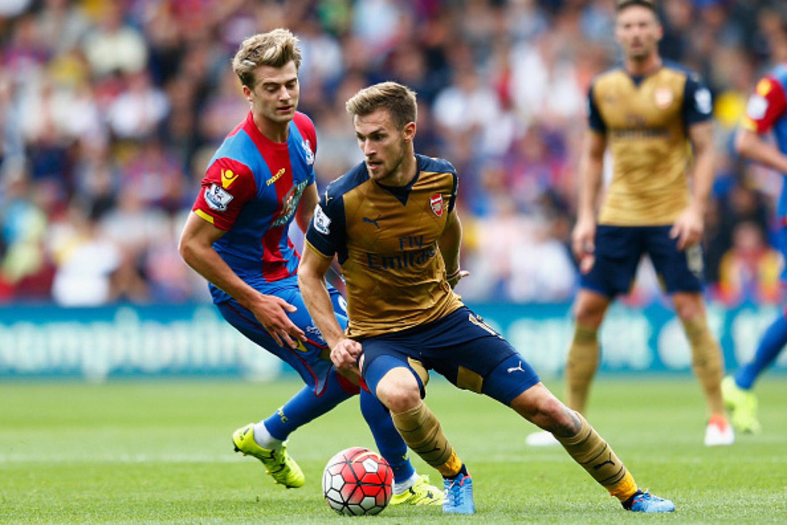 LONDON, ENGLAND - AUGUST 16:  Aaron Ramsey of Arsenal is closed down by Patrick Bamford of Crystal Palace during the Barclays Premier League match between Crystal Palace and Arsenal at Selhurst Park on August 16, 2015 in London, England.  (Photo by Julian