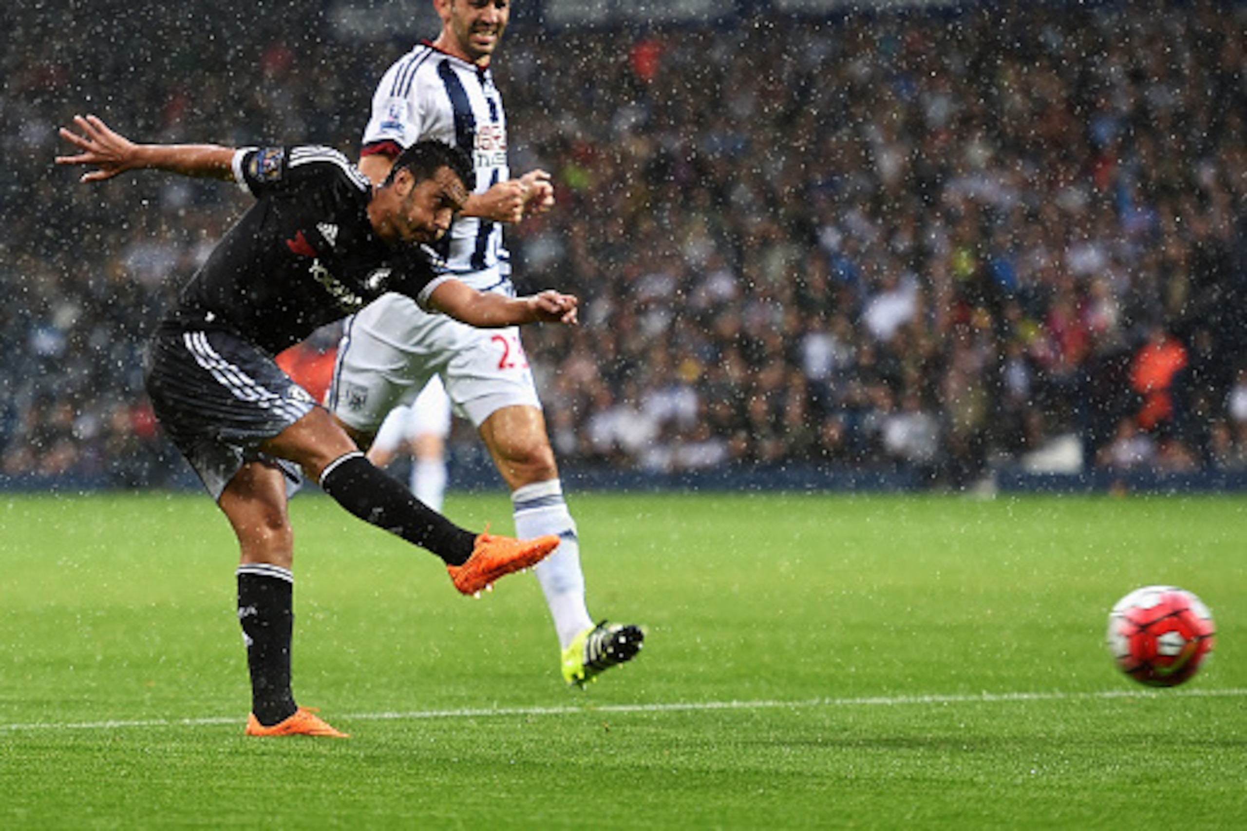 WEST BROMWICH, ENGLAND - AUGUST 23:  Pedro of Chelsea sets up the second Chelsea goal scored by Diego Costa of Chelsea during the Barclays Premier League match between West Bromwich Albion and Chelsea at The Hawthorns on August 23, 2015 in West Bromwich, 