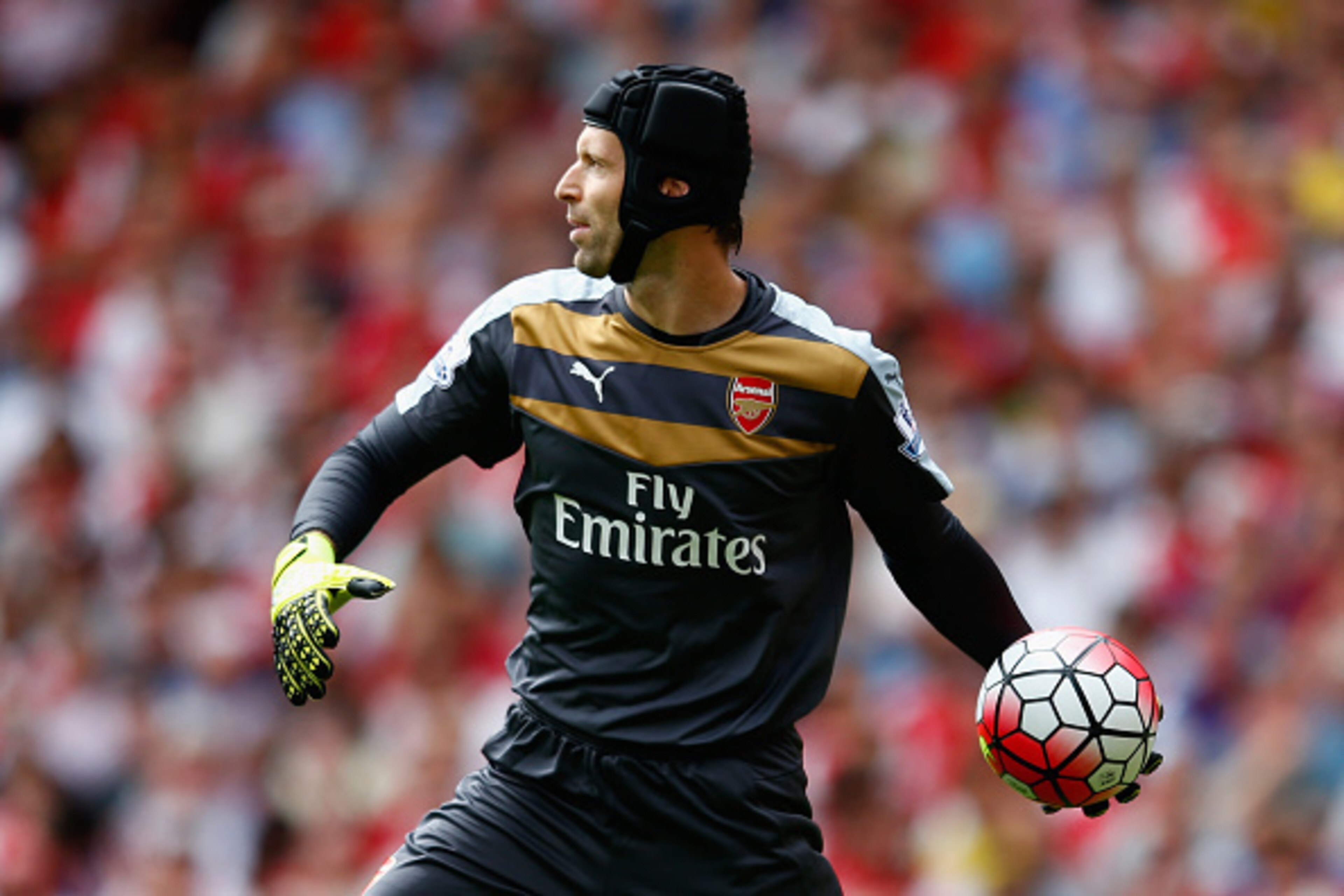 LONDON, ENGLAND - AUGUST 09:  Petr Cech of Arsenal in action during the Barclays Premier League match between Arsenal and West Ham United at the Emirates Stadium on August 9, 2015 in London, England.  (Photo by Julian Finney/Getty Images)