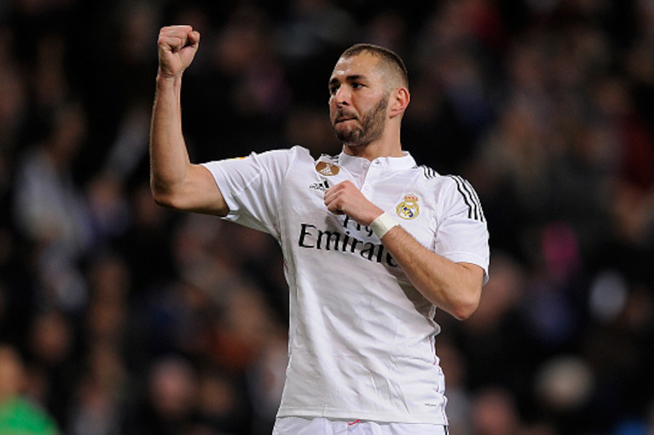 MADRID, SPAIN - FEBRUARY 15: Karim Benzema of Real Madrid celebrates after scoring Real's 2nd goal during the La Liga match between Real Madrid CF and RC Deportivo La Coruna at Estadio Santiago Bernabeu on February 15, 2015 in Madrid, Spain. (Photo by De MADRID, SPAIN - FEBRUARY 15: Karim Benzema of Real Madrid celebrates after scoring Real's 2nd goal during the La Liga match between Real Madrid CF and RC Deportivo La Coruna at Estadio Santiago Bernabeu on February 15, 2015 in Madrid, Spain. (Photo by De