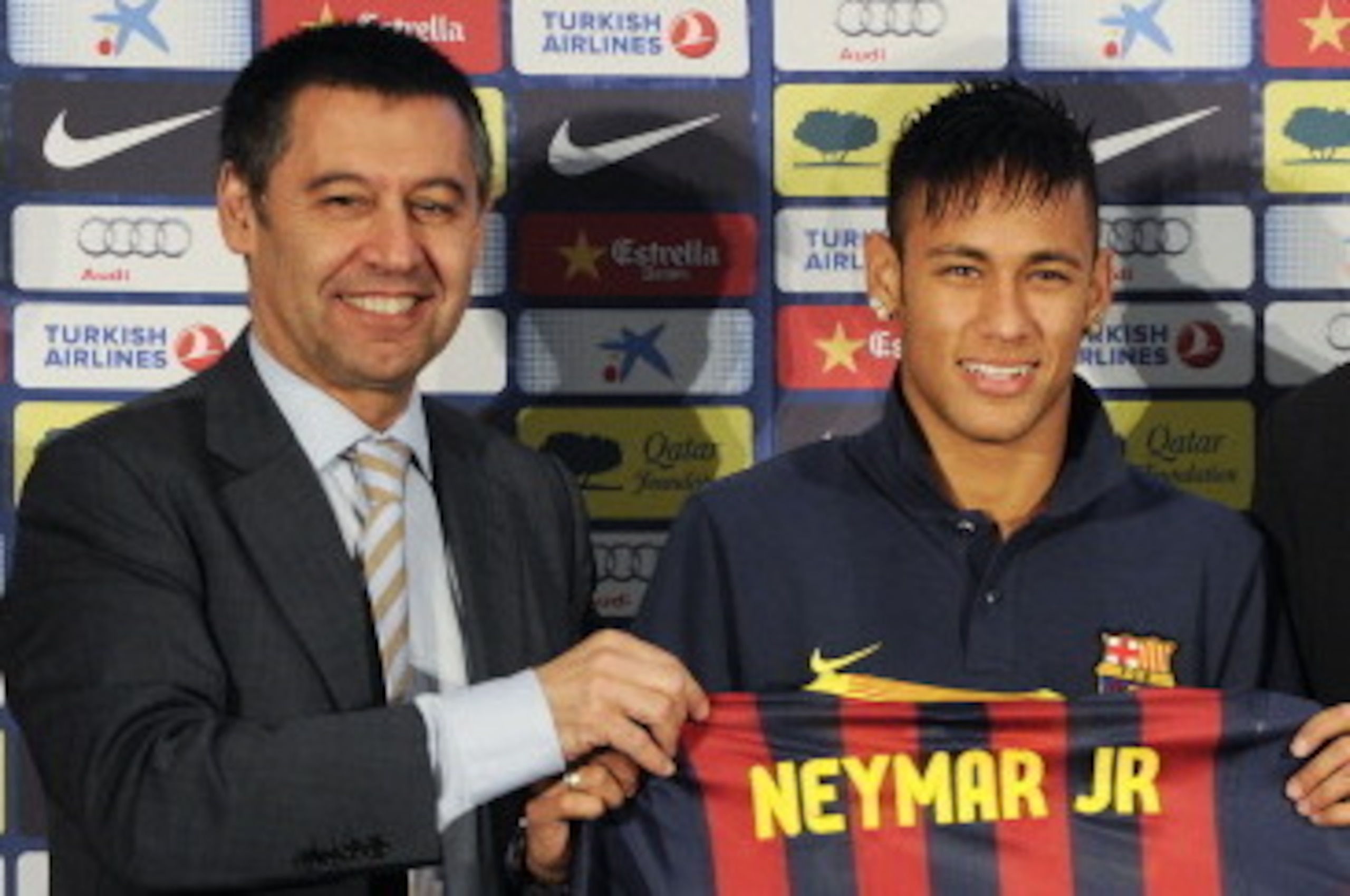BARCELONA, SPAIN - JUNE 03:  Neymar (C) holds his new jersey with the FC Barcelona Vice-President Josep Maria Bartomeu (L) and FC Barcelona Sport Director Andoni Zubizarreta during the official presentation as a new player of the FC Barcelona at Camp Nou 