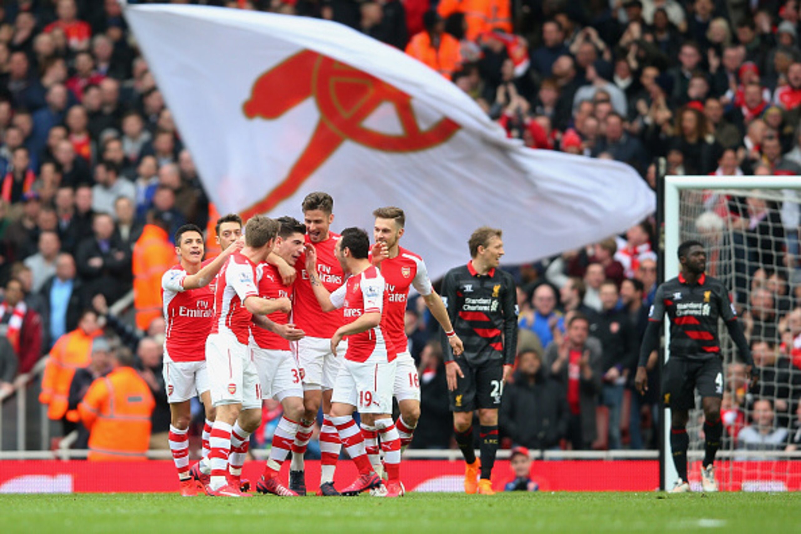 LONDON, ENGLAND - APRIL 04:  Hector Bellerin of Arsenal celebrates with team-mates after scoring the opening goal during the Barclays Premier League match between Arsenal and Liverpool at Emirates Stadium on April 4, 2015 in London, England.  (Photo by Pa