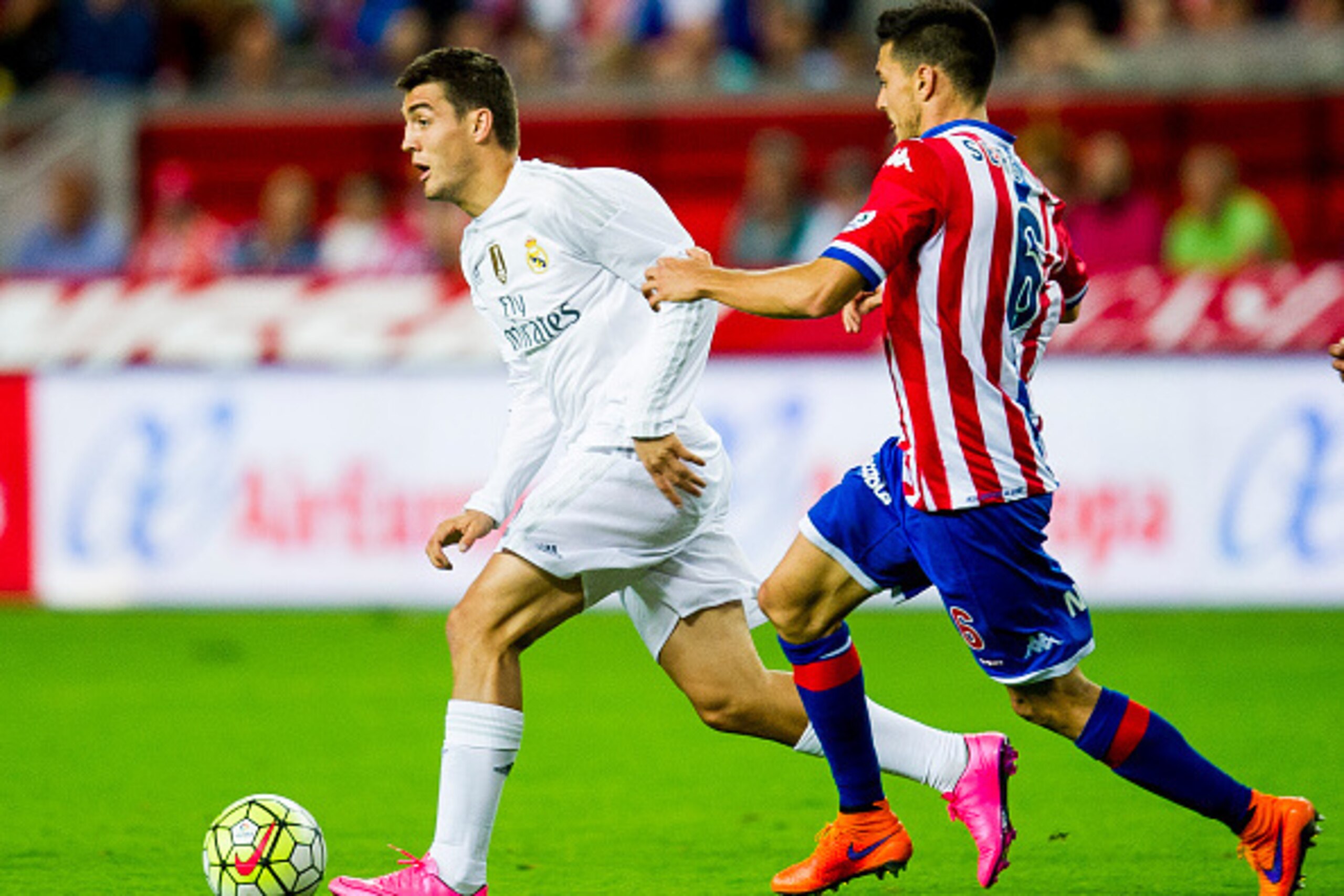 GIJON, SPAIN - AUGUST 23: Mateo Kovacic of Real Madrid duels for the ball with Sergio Alvarez of Real Sporting de Gijon during the La Liga match between Sporting Gijon and Real Madrid at Estadio El Molinon on August 23, 2015 in Gijon, Spain. (Photo by Jua GIJON, SPAIN - AUGUST 23: Mateo Kovacic of Real Madrid duels for the ball with Sergio Alvarez of Real Sporting de Gijon during the La Liga match between Sporting Gijon and Real Madrid at Estadio El Molinon on August 23, 2015 in Gijon, Spain. (Photo by Jua