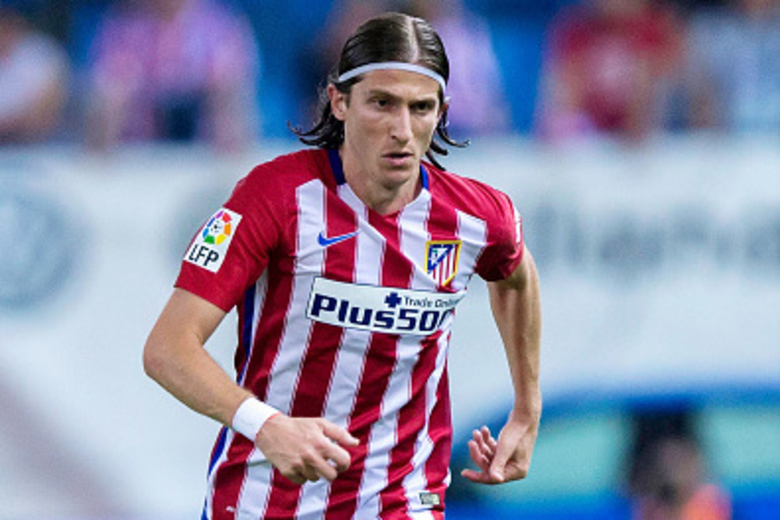 MADRID, SPAIN - AUGUST 22:  Filipe Luis of Atletico de Madrid controls the ball during the La Liga match between Club Atletico de Madrid and UD Las Palmas at Vicente Calderon Stadium on August 22, 2015 in Madrid, Spain.  (Photo by Gonzalo Arroyo Moreno/Ge
