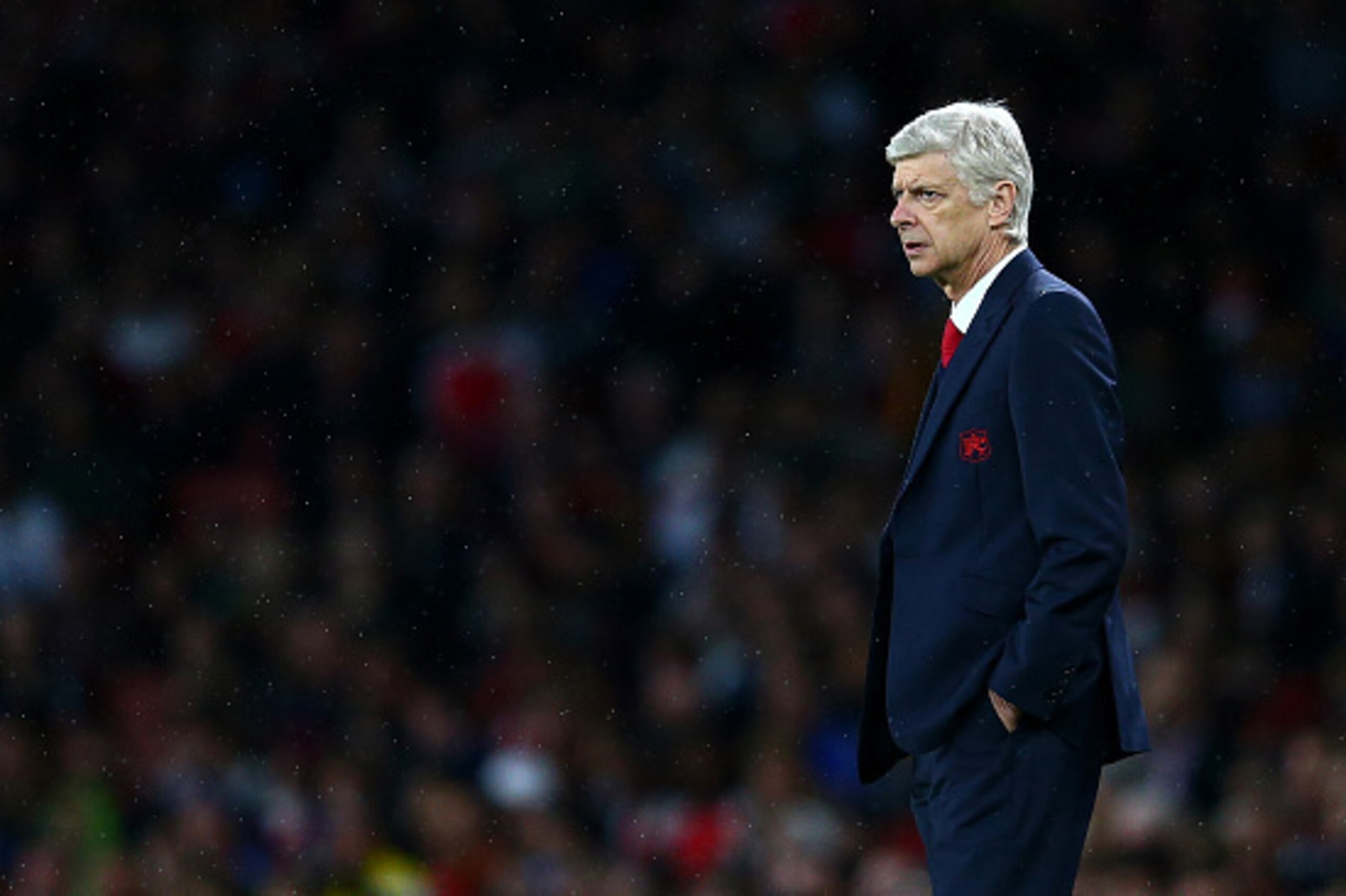 LONDON, ENGLAND - AUGUST 24:  Arsene Wenger, Manager of Arsenal looks on during the Barclays Premier League match between Arsenal and Liverpool at the Emirates Stadium on August 24, 2015 in London, United Kingdom.  (Photo by Clive Mason/Getty Images)