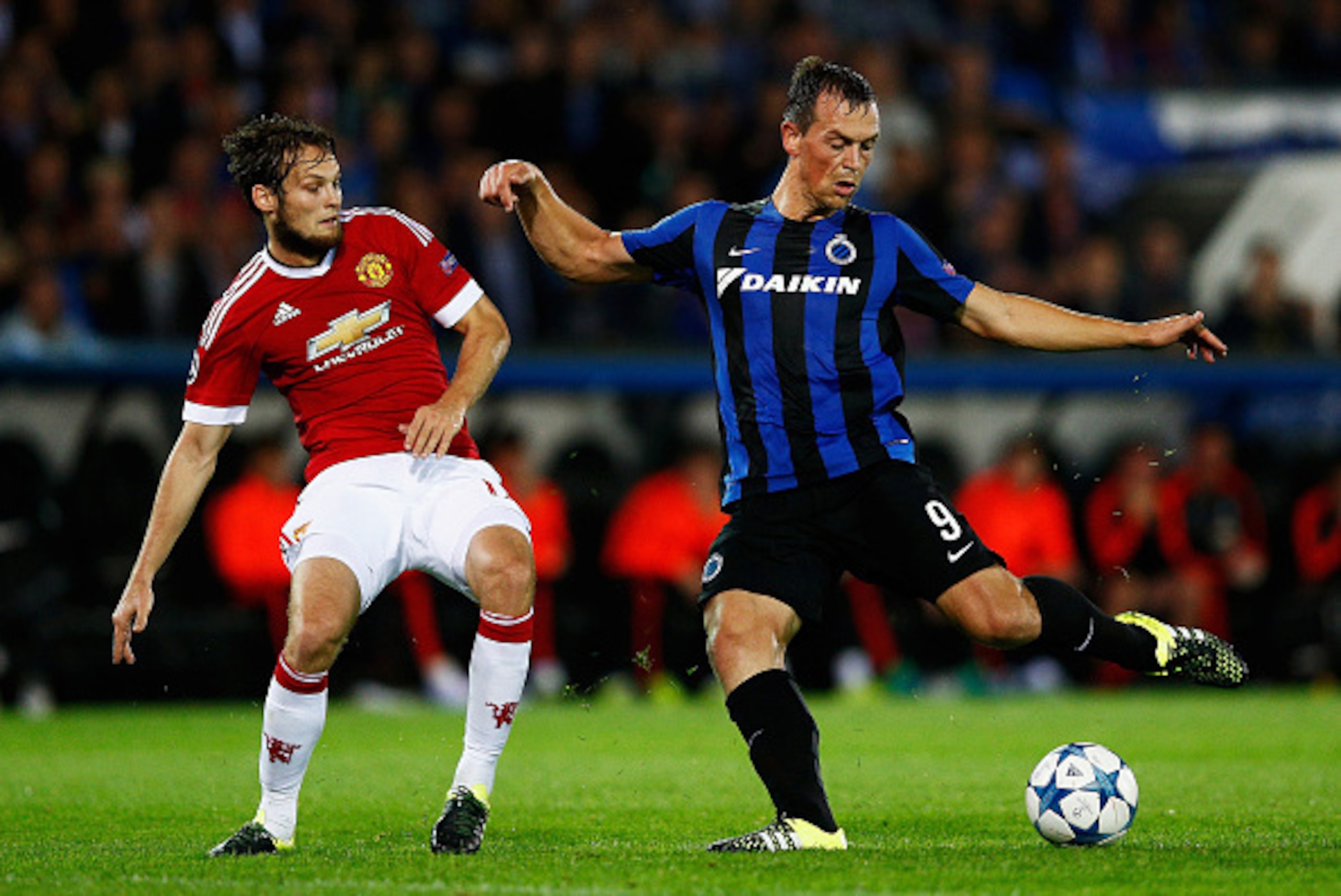 BRUGGE, BELGIUM - AUGUST 26:  Tom De Sutter of Club Brugge is closed down by Daley Blind of Manchester United during the UEFA Champions League qualifying round play off 2nd leg match between Club Brugge and Manchester United held at Jan Breydel Stadium on