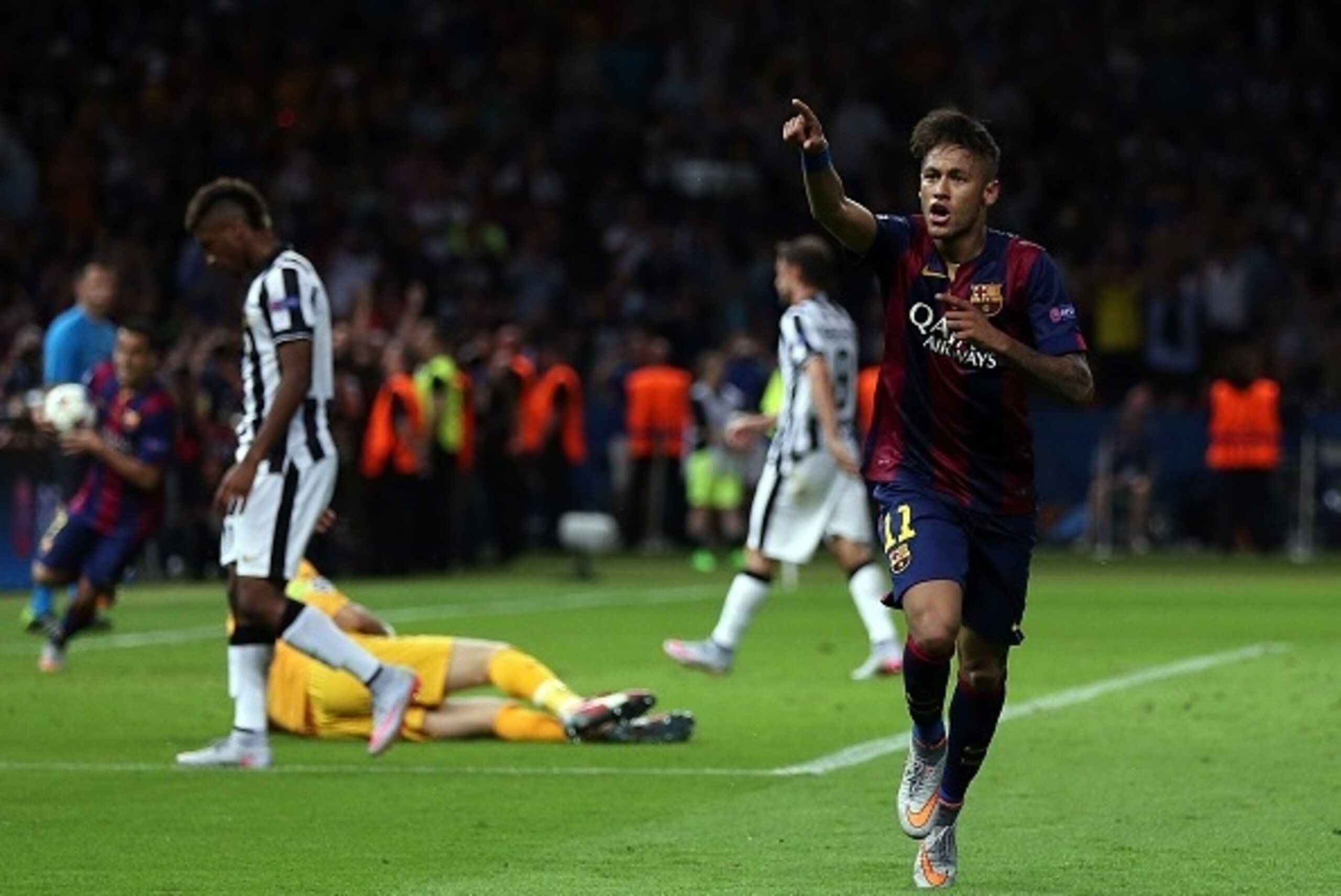 BERLIN, GERMANY - JUNE 6: Neymar of FC Barcelona celebrates scoring his side's third goal during the UEFA Champions League Final match between Juventus and FC Barcelona at the Olympiastadion on June 6, 2015 in Berlin, Germany. (Photo by Chris Brunskill Lt