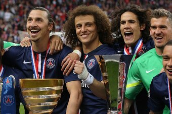 PARIS, FRANCE - MAY 30: Edinson Cavani, David Luiz, Zlatan Ibrahimovic and goalkeeper of PSG Nicolas Douchez celebrate the victory after the French Cup Final between Paris Saint-Germain (PSG) and AJ Auxerre at Stade de France on May 30, 2015 in Saint-Deni