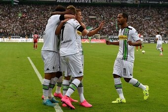 Moenchengladbach's Brazilian midfielder Raffael (R) and his teammates celebrate during the German first division Bundesliga football match Borussia Moenchengladbach vs FSV Mainz 05, on August 23, 2015 in Moenchengladbach, western Germany. Mainz wins 1-2. 