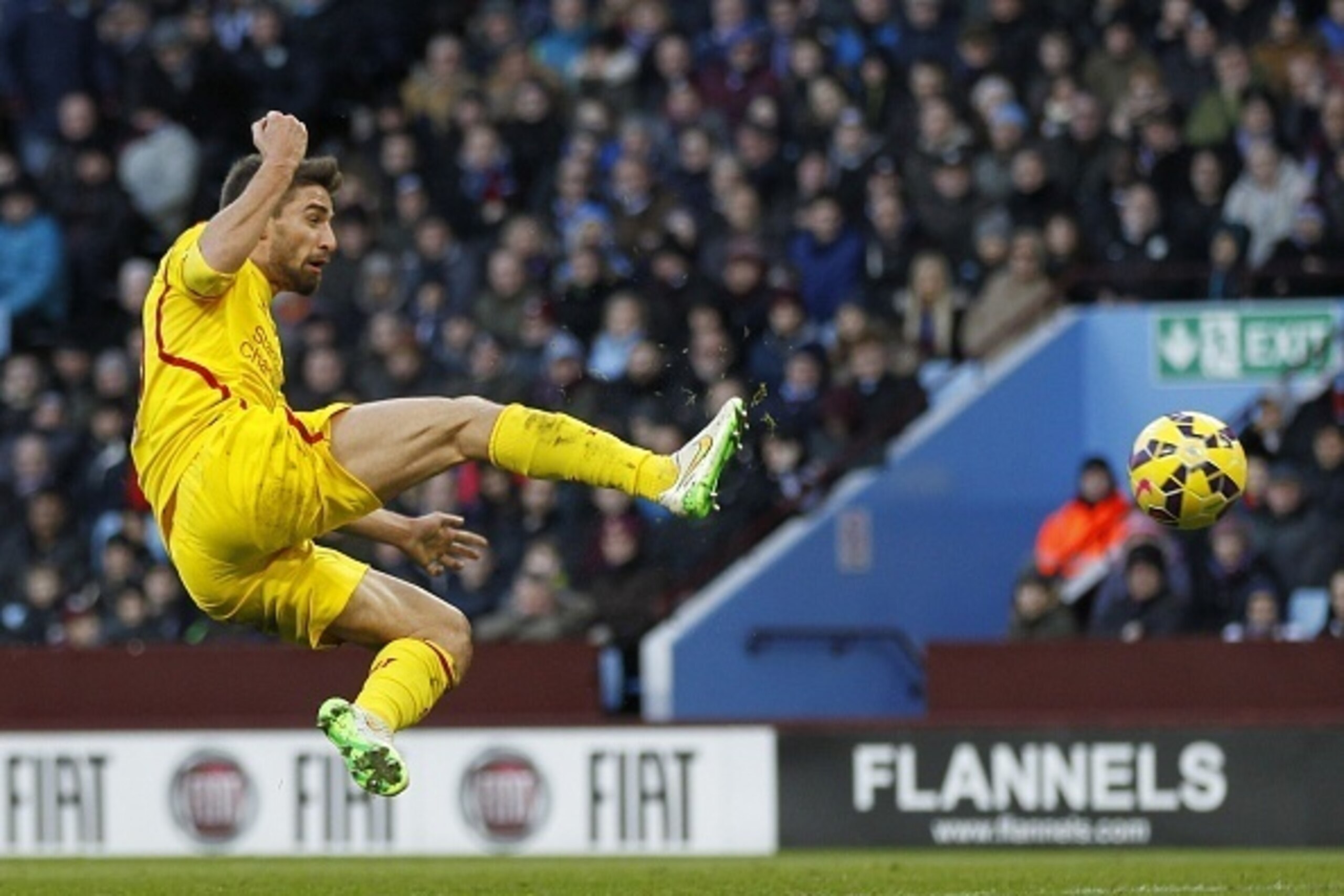 Liverpools Italian striker Fabio Borini shoots to score the opening goal of the English Premier League football match between Aston Villa and Liverpool at Villa Park in Birmingham, central England, on January 17, 2015. AFP PHOTO / IAN KINGTON 


== RESTRI
