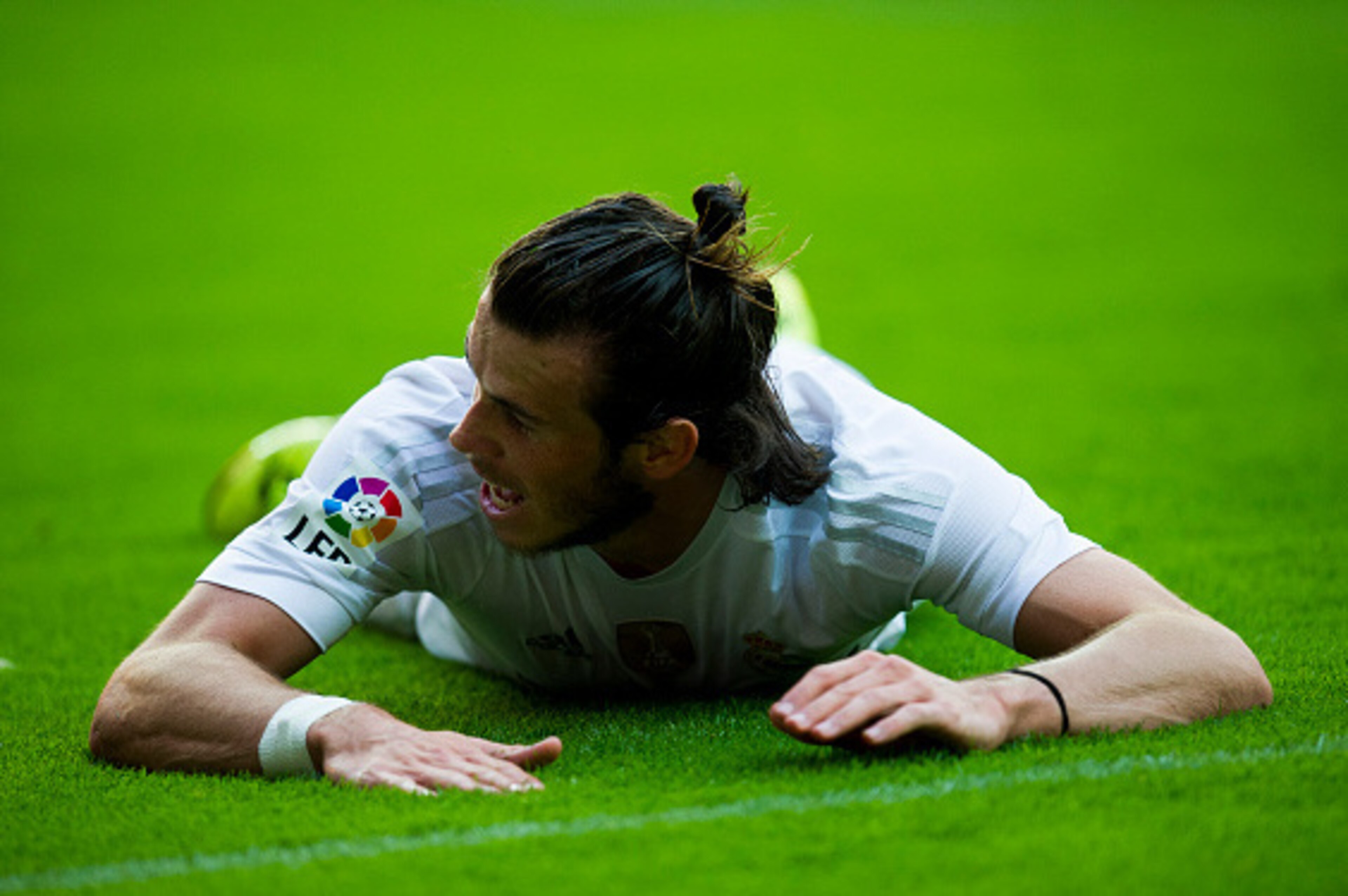GIJON, SPAIN - AUGUST 23: Gareth Bale of Real Madrid reacts during the La Liga match between Sporting Gijon and Real Madrid at Estadio El Molinon on August 23, 2015 in Gijon, Spain.  (Photo by Juan Manuel Serrano Arce/Getty Images)