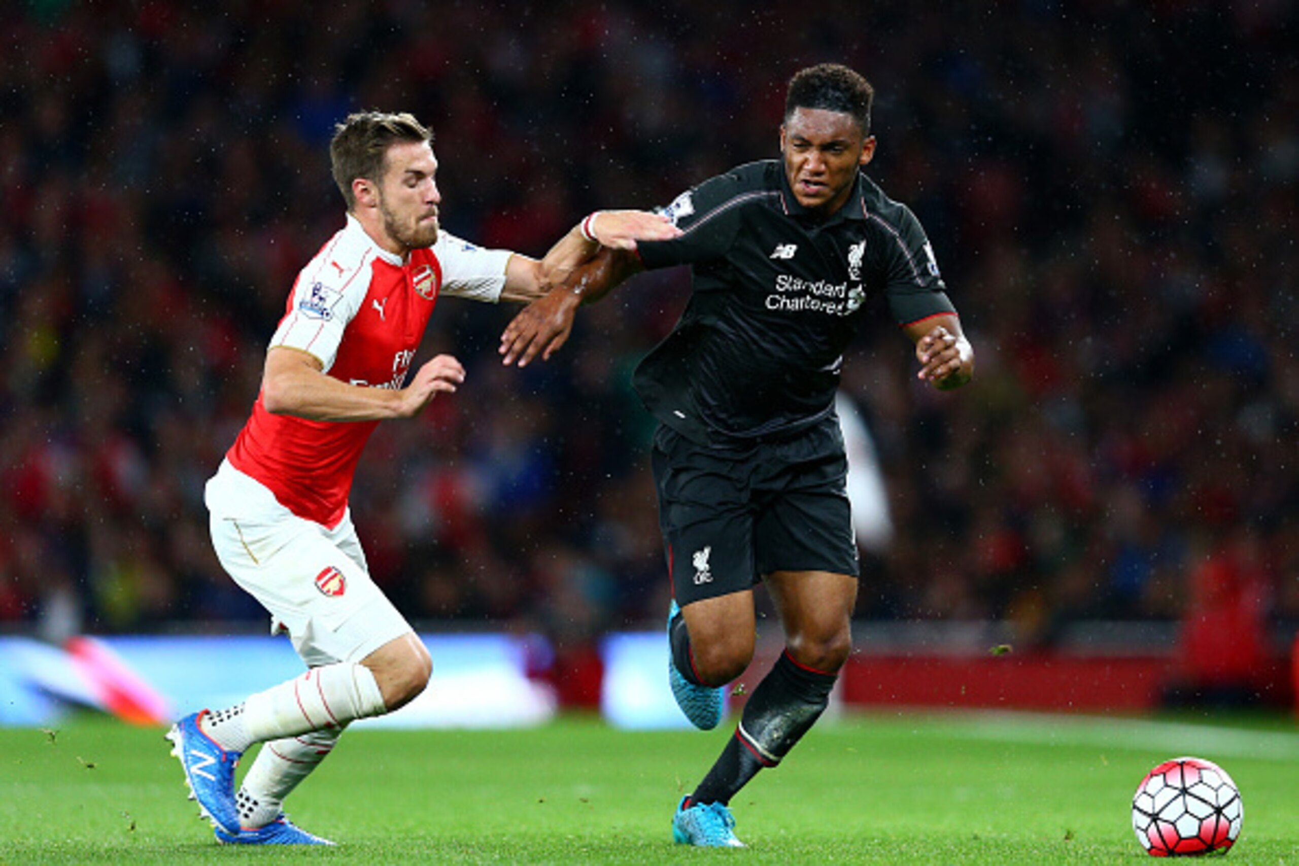 LONDON, ENGLAND - AUGUST 24:  Joe Gomez of Liverpool takes on Aaron Ramsey of Arsenal during the Barclays Premier League match between Arsenal and Liverpool at the Emirates Stadium on August 24, 2015 in London, United Kingdom.  (Photo by Clive Mason/Getty