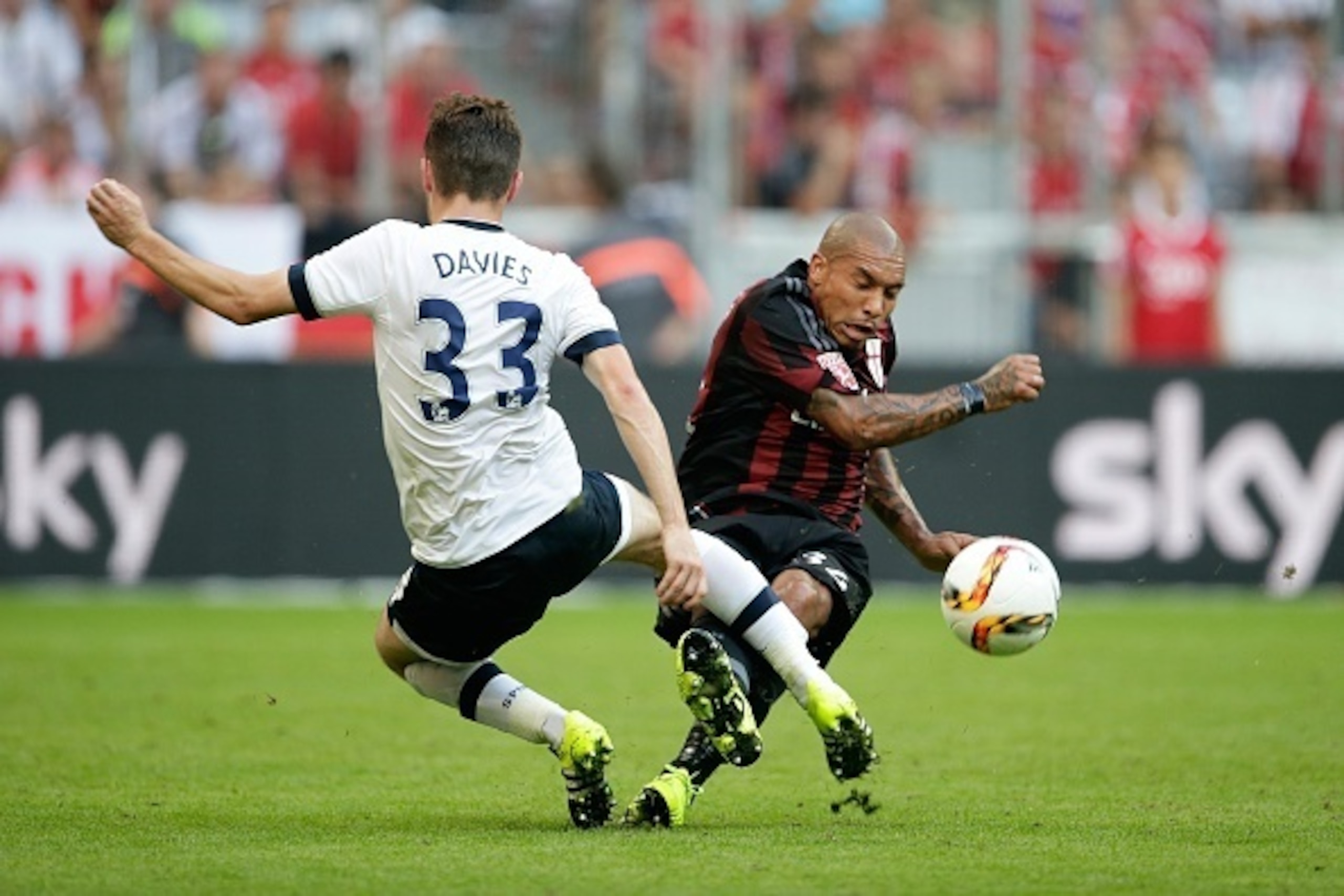 (L-R) Ben Davies of Tottenham Hotspur, Nigel de Jong of AC Milan during the AUDI Cup bronze final match between Tottenham Hotspur and AC Milan on August 5, 2015 at the Allianz Arena in Munich, Germany(Photo by VI Images via Getty Images)