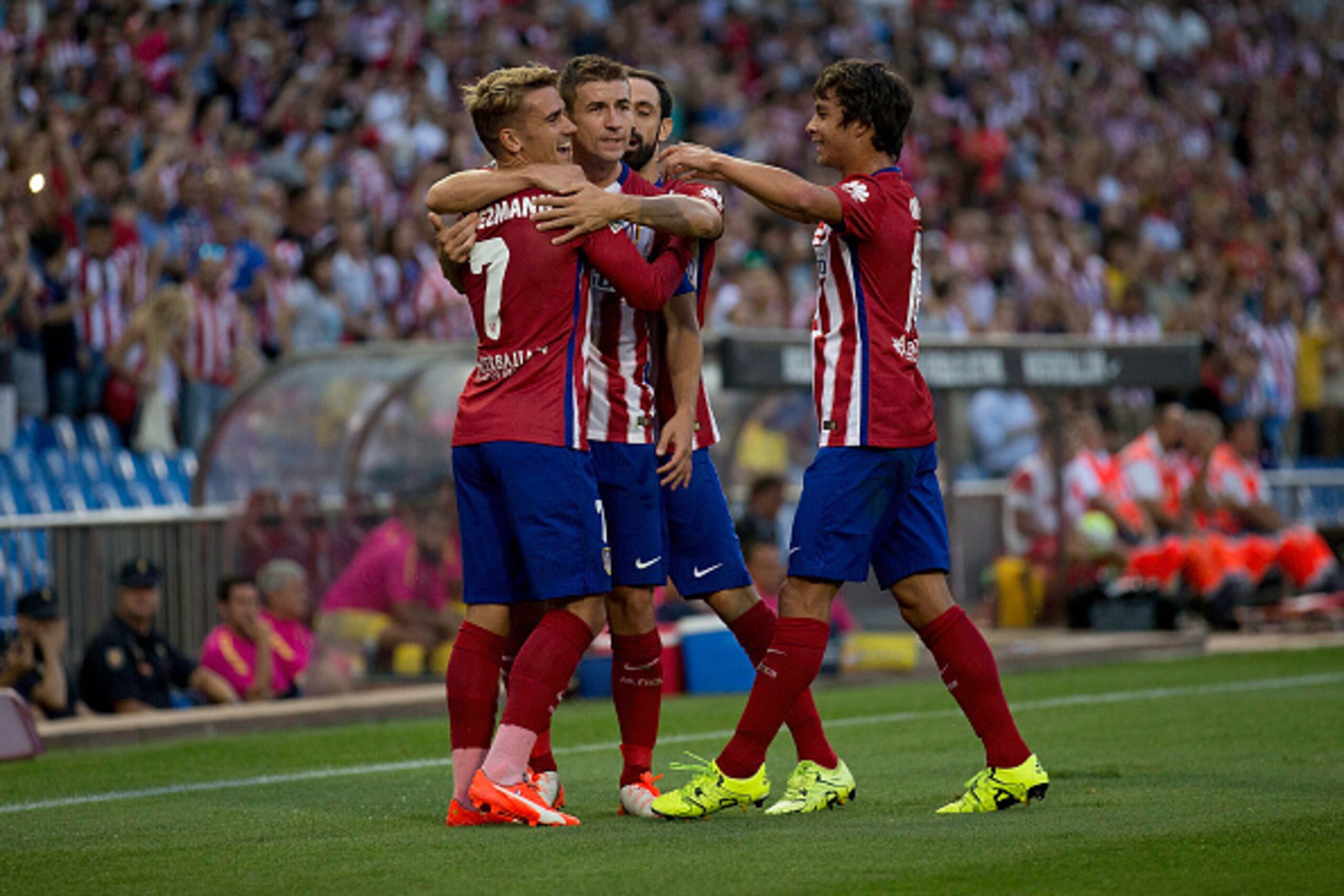 MADRID, SPAIN - AUGUST 22:  Antoine Griezmann (L) of Atletico de Madrid celebrates scoring their opening goal with teammates Gabi Fernandez (2ndL) Juan Francisco Torres alias Juanfran (2ndR) and Oliver Torres (R) during the La Liga match between Club Atle