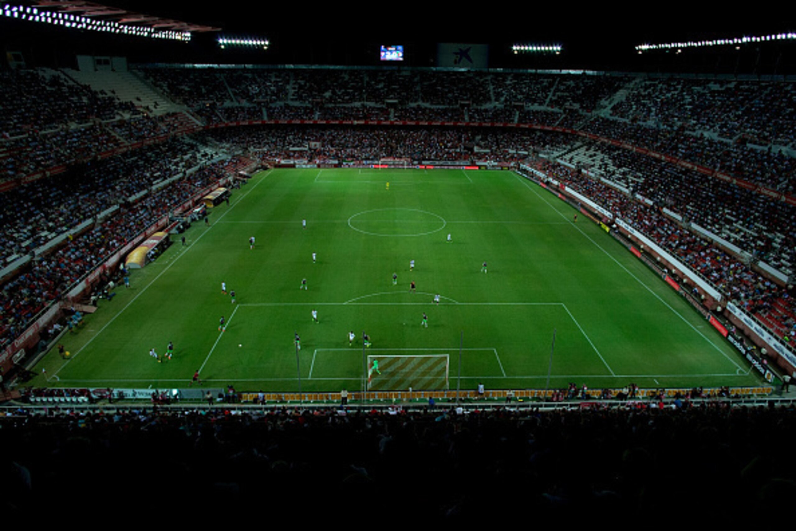SEVILLE, SPAIN - SEPTEMBER 18:  General view of  Ramon Sanchez Pizjuan stadium during the UEFA Europa League group G match between Sevilla FC and Feyenoord on September 18, 2014 in Seville, Spain.  (Photo by Gonzalo Arroyo Moreno/Getty Images)