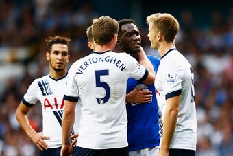 LONDON, ENGLAND - AUGUST 29: Romelu Lukaku (2nd R) of Everton argues with Eric Dier (1st R) of Tottenham Hotspur while Jan Vertonghen of Tottenham Hotspur tries to stop them during the Barclays Premier League match between Tottenham Hotspur and Everton at