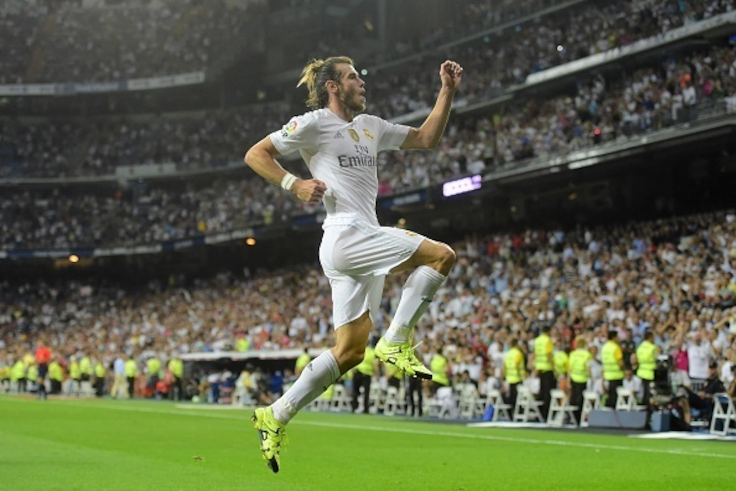 Real Madrid's Welsh forward Gareth Bale celebrates after scoring his second goal during the Spanish league football match Real Madrid CF vs Real Betis Balompie at the Santiago Bernabeu stadium in Madrid on August 29, 2015.   AFP PHOTO/ PIERRE-PHILIPPE MAR
