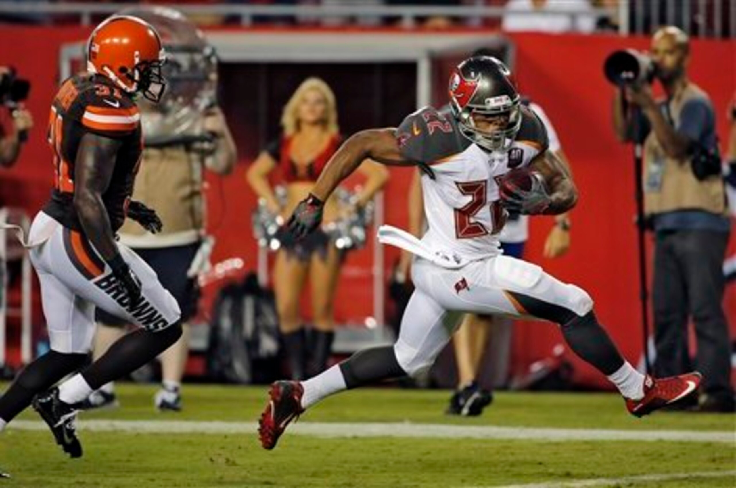 Doug Martin continues to impress, capping off his night with this 19-yard touchdown run.