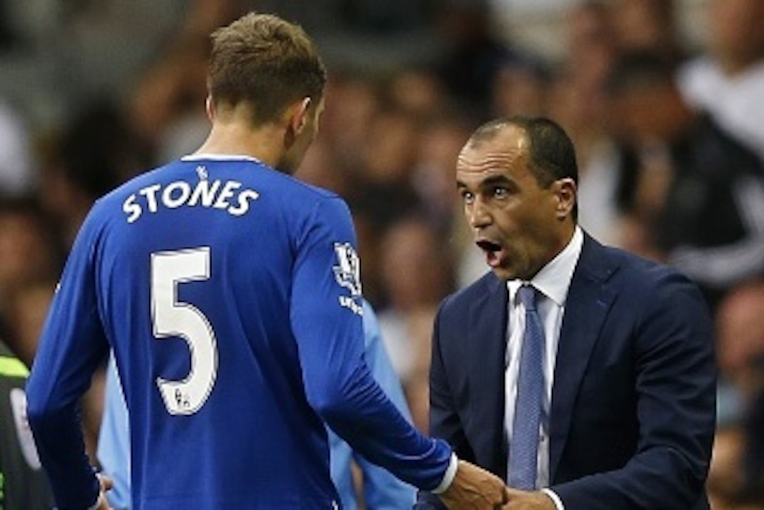Everton's Spanish manager Roberto Martinez (R) speaks with Everton's English defender John Stones during the English Premier League football match between Tottenham Hotspur and Everton at White Hart Lane in north London on August 29, 2015. AFP PHOTO / JUS