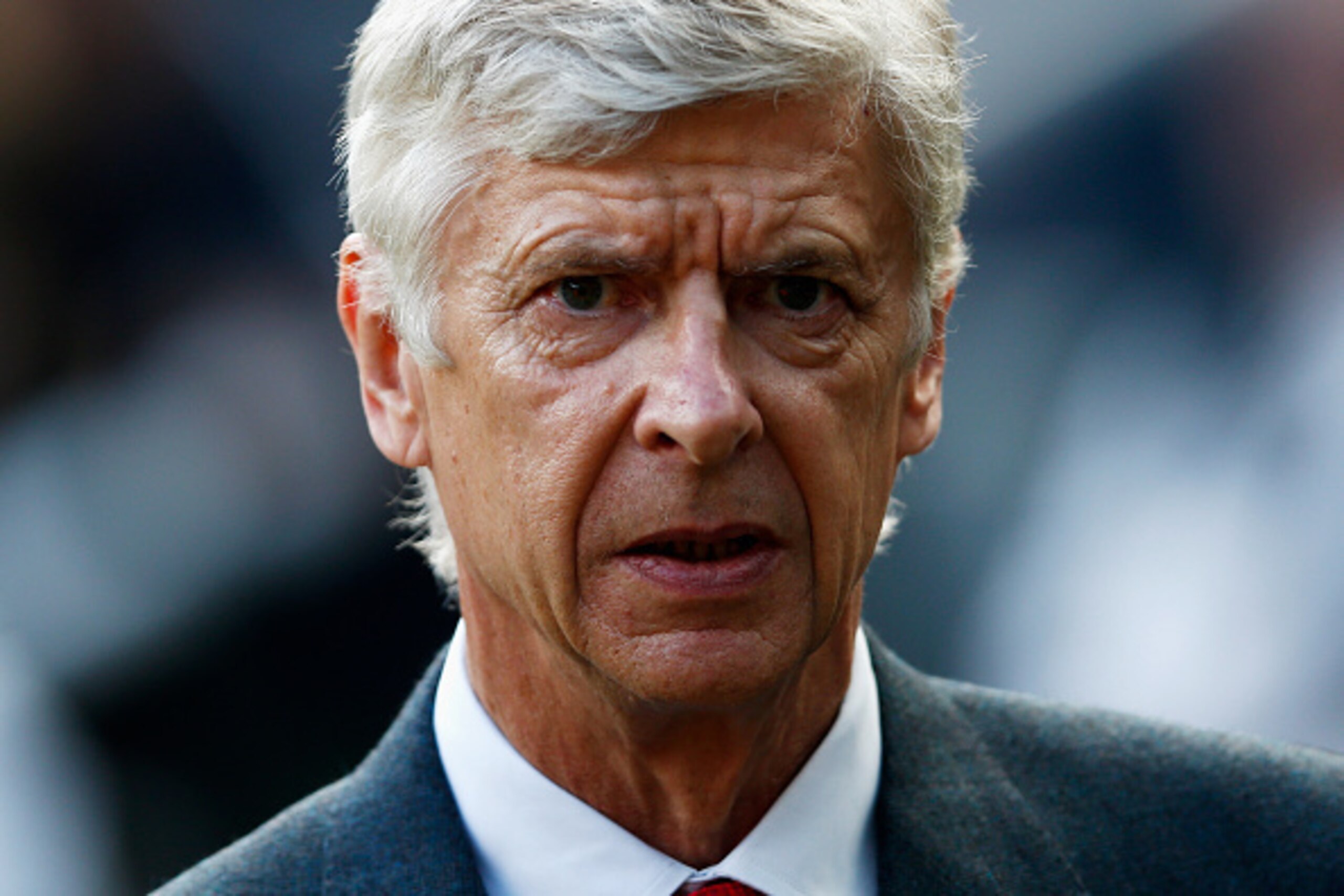 NEWCASTLE UPON TYNE, ENGLAND - AUGUST 29:  Arsene Wenger, manager of Arsenal looks on prior to the Barclays Premier League match between Newcastle United and Arsenal at St James' Park on August 29, 2015 in Newcastle upon Tyne, England.  (Photo by Dean Mou