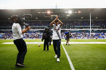 LONDON, ENGLAND - AUGUST 29:  Tottenham new signing Son Heung-min is introduced during the Barclays Premier League match between Tottenham Hotspur and Everton at White Hart Lane on August 29, 2015 in London, England.  (Photo by Julian Finney/Getty Images)