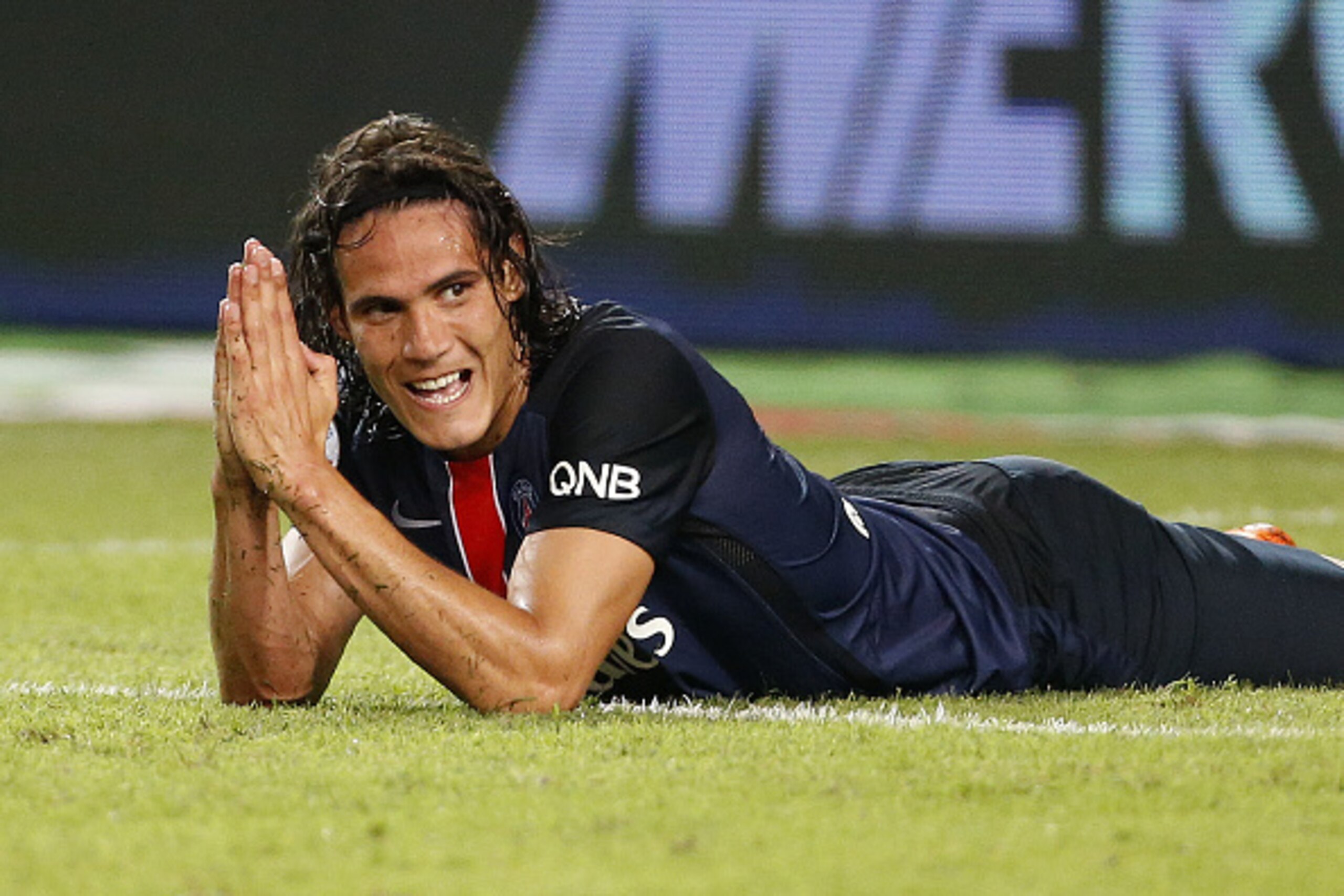 MONACO - AUGUST 30: Edinson Cavani of PSG reacts after missing a goal during the French Ligue 1 match between AS Monaco and Paris Saint-Germain at Stade Louis II on August 30, 2015 in Monaco. (Photo by Jean Catuffe/Getty Images)