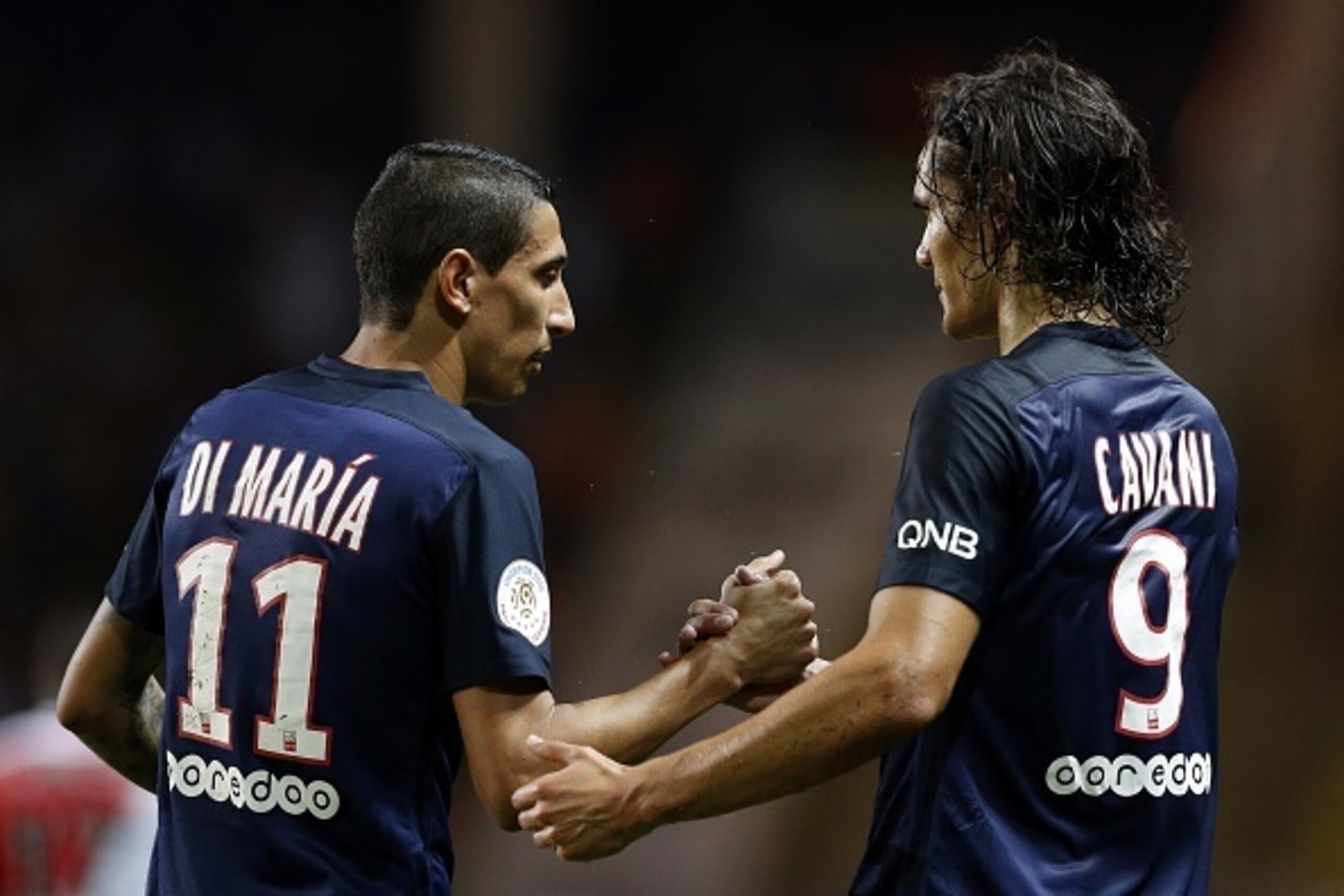 Paris Saint-Germain's Uruguayan forward Edinson Cavani (R) is congratulated by Paris Saint-Germain's Argentinian forward Angel Di Maria (L) after scoring his second goal during the French L1 football match Monaco (ASM) vs Paris Saint-Germain (PSG), on Aug