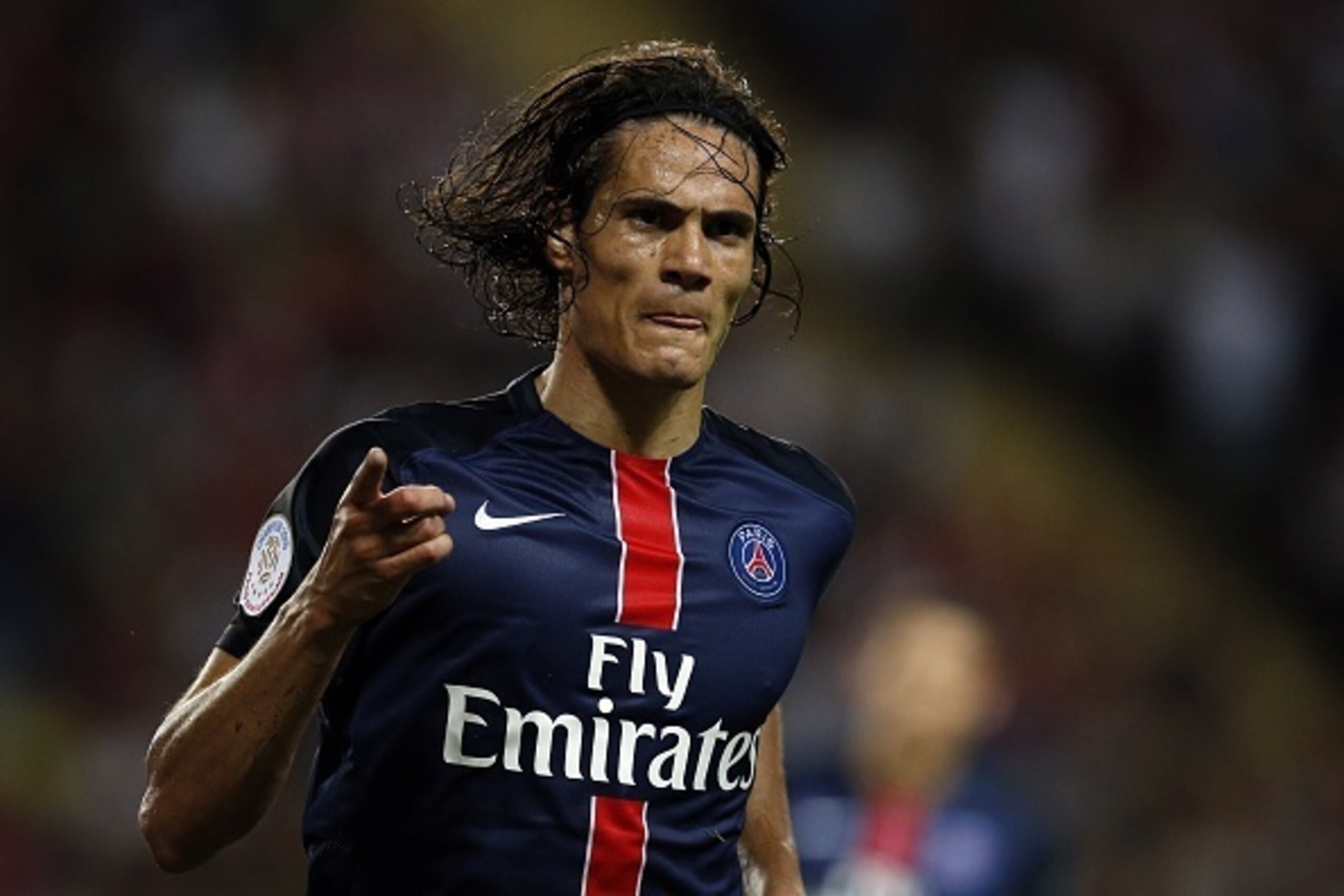 Paris Saint-Germain's Uruguayan forward Edinson Cavani celebrates after scoring his second goal during the French L1 football match Monaco (ASM) vs Paris Saint-Germain (PSG), on August 30, 2015 at the Louis II stadium in Monaco.       AFP PHOTO / VALERY H