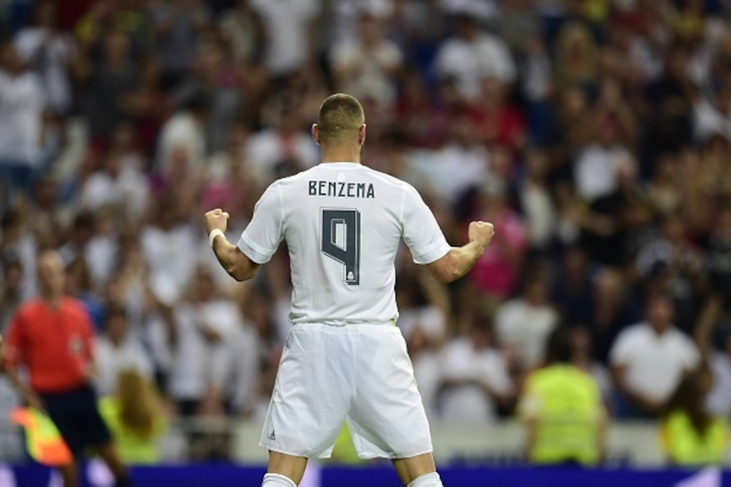 Real Madrid's French forward Karim Benzema celebrates after scoring during the Spanish league football match Real Madrid CF vs Real Betis Balompie at the Santiago Bernabeu stadium in Madrid on August 29, 2015.   AFP PHOTO/ PIERRE-PHILIPPE MARCOU        (P