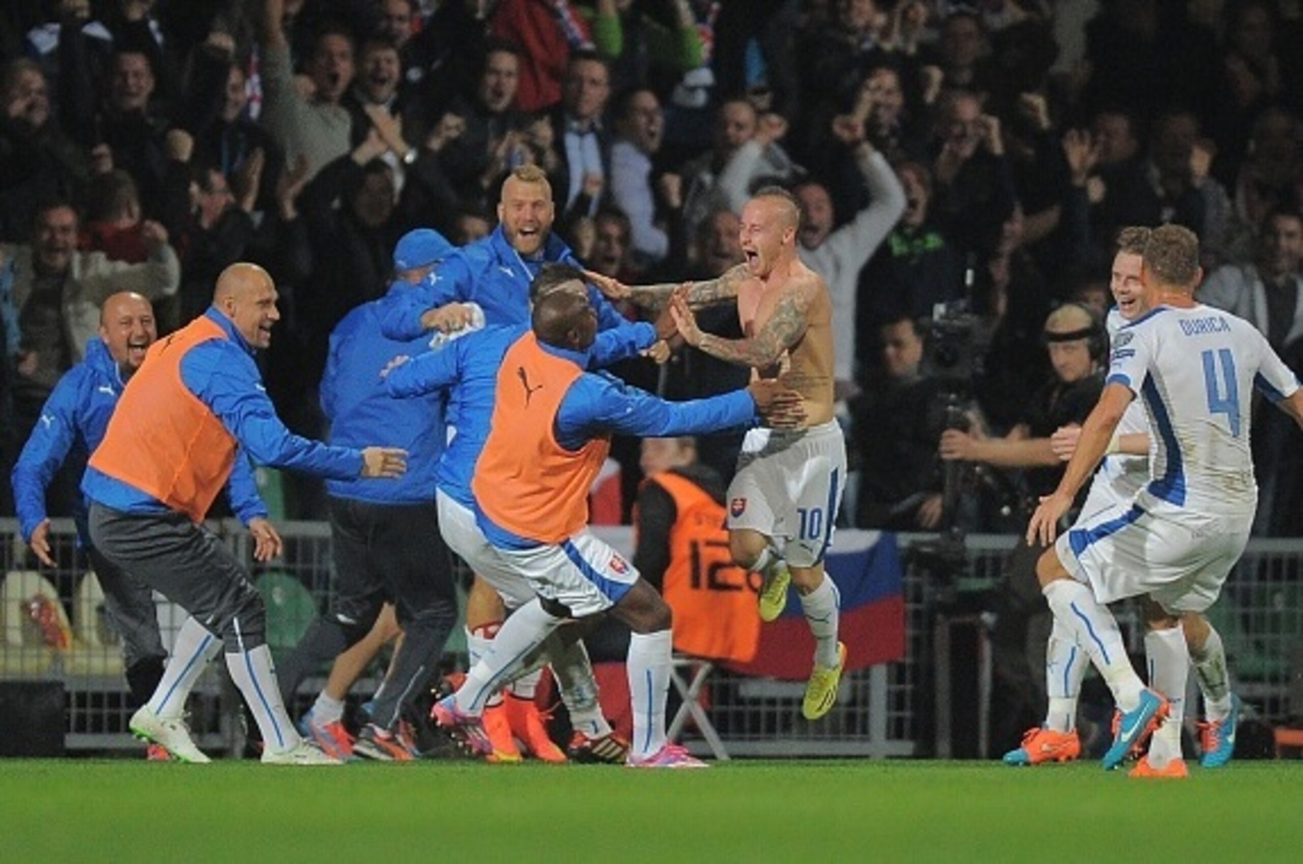 Slovakia's Miroslav Stoch celebrates his wnning goal to 2:1 during Euro 2016 qualifing football match between Slovakia and Spain in northern Slovak town of Zilina on October 9, 2014.  AFP PHOTO / JOE KLAMAR        (Photo credit should read JOE KLAMAR/AFP/