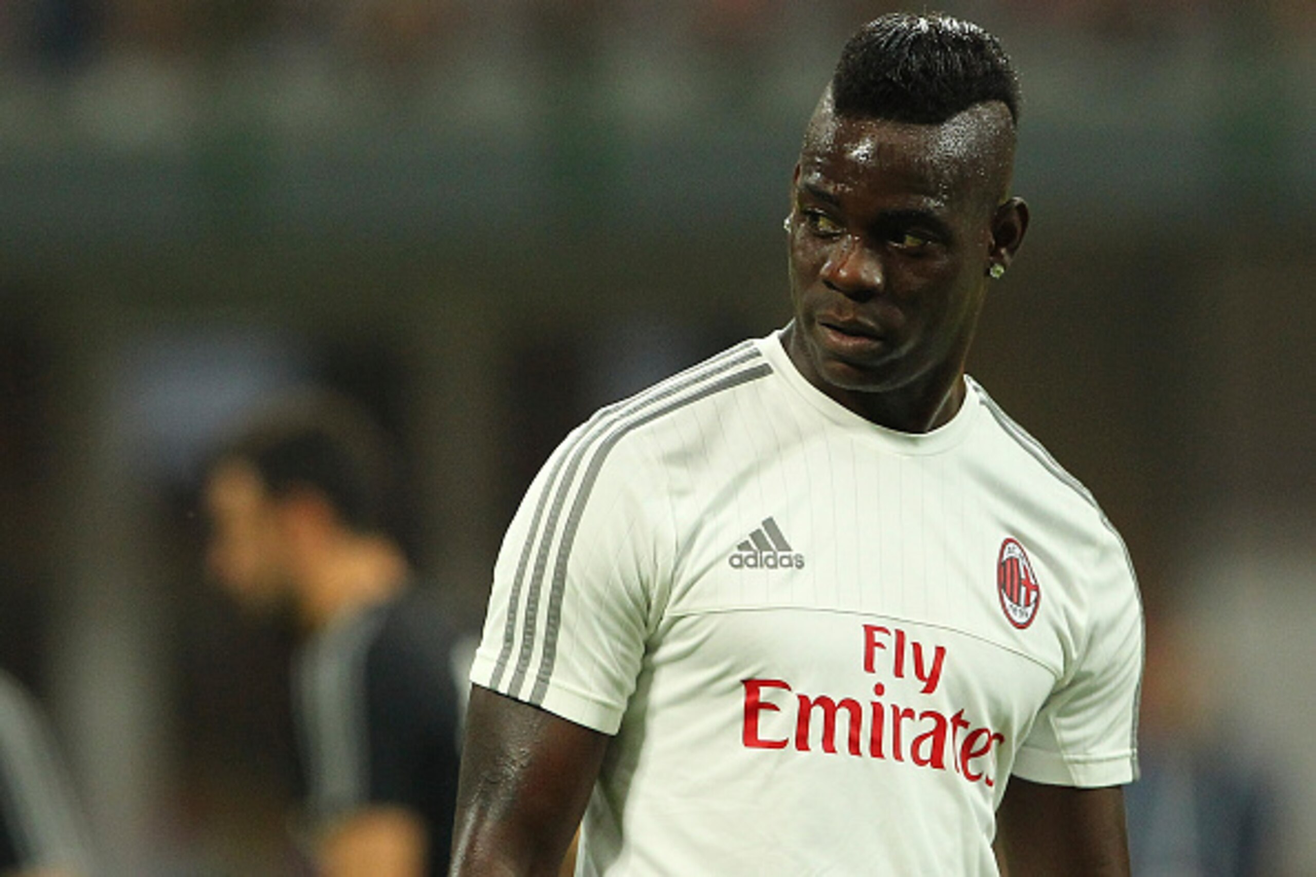 MILAN, ITALY - AUGUST 29:  Mario Balotelli of AC Milan looks on before the Serie A match between AC Milan and Empoli FC at Stadio Giuseppe Meazza on August 29, 2015 in Milan, Italy.  (Photo by Marco Luzzani/Getty Images)