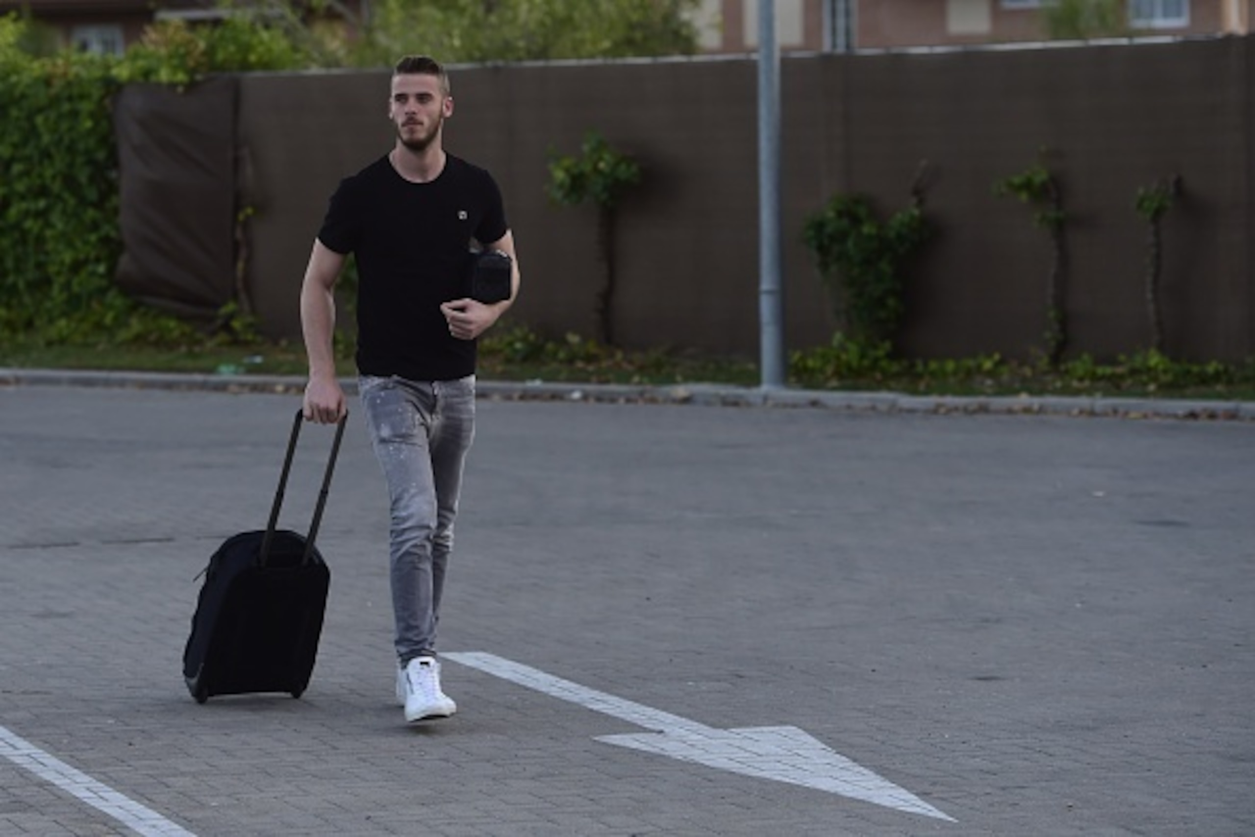 Manchester United's goalkeeper David de Gea arrives at Las Rozas' Soccer City on September 1, 2015. Real Madrid have blamed Manchester United for the collapse of goalkeeper David de Gea's move to the Spanish giants, claiming the English side sent the docu