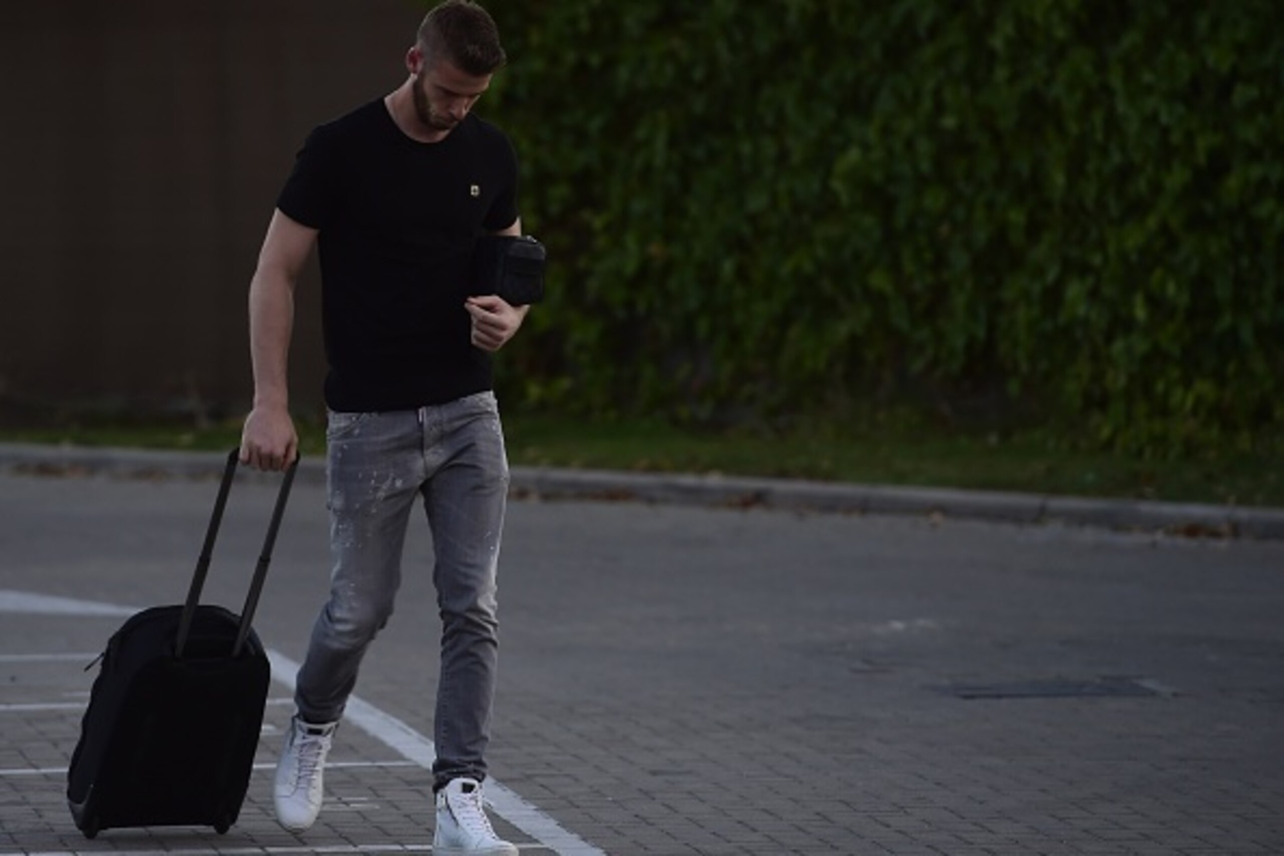 Manchester United's goalkeeper David de Gea arrives at Las Rozas' Soccer City on September 1, 2015. Real Madrid have blamed Manchester United for the collapse of goalkeeper David de Gea's move to the Spanish giants, claiming the English side sent the docu