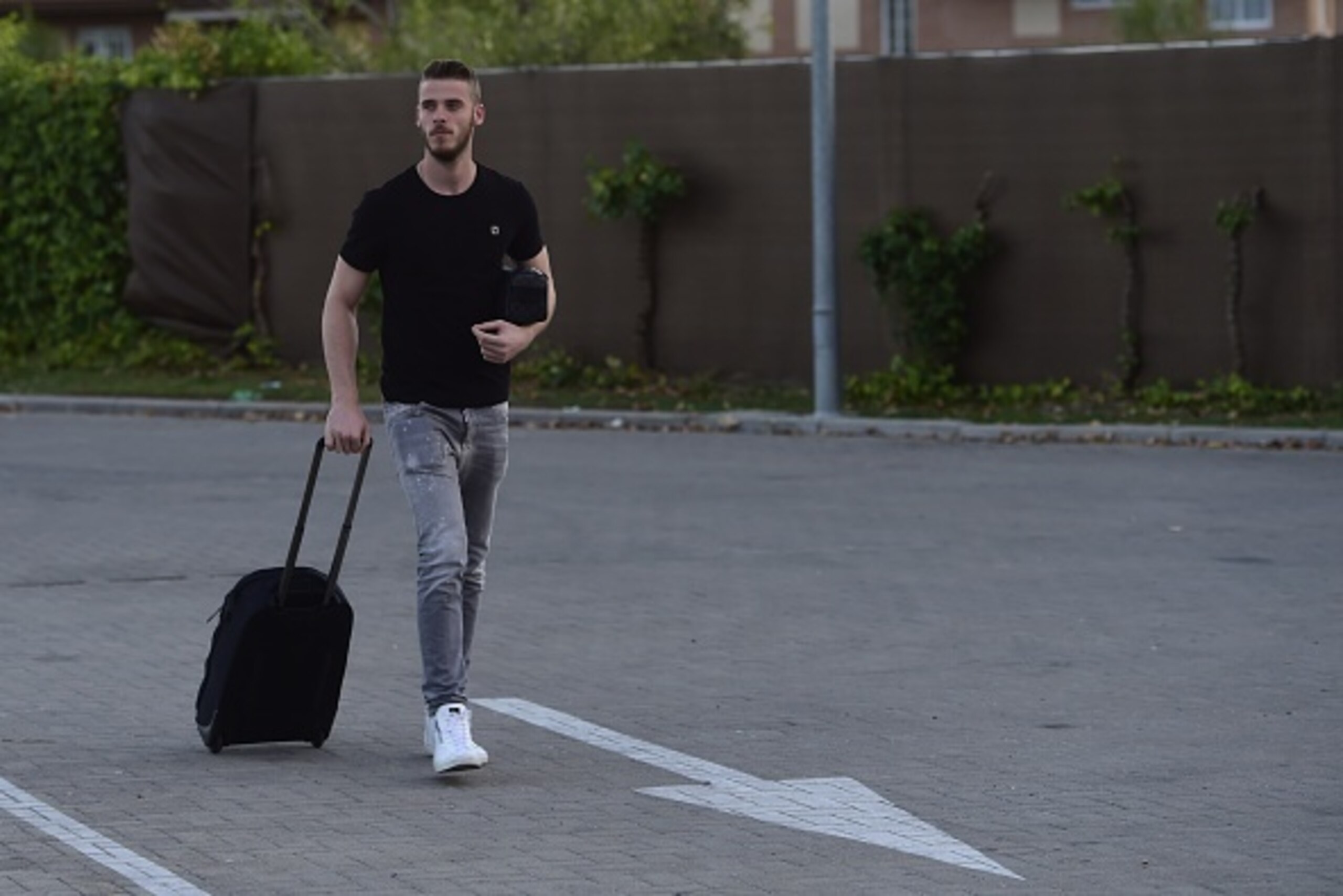 Manchester United's goalkeeper David de Gea arrives at Las Rozas' Soccer City on September 1, 2015. Real Madrid have blamed Manchester United for the collapse of goalkeeper David de Gea's move to the Spanish giants, claiming the English side sent the docu